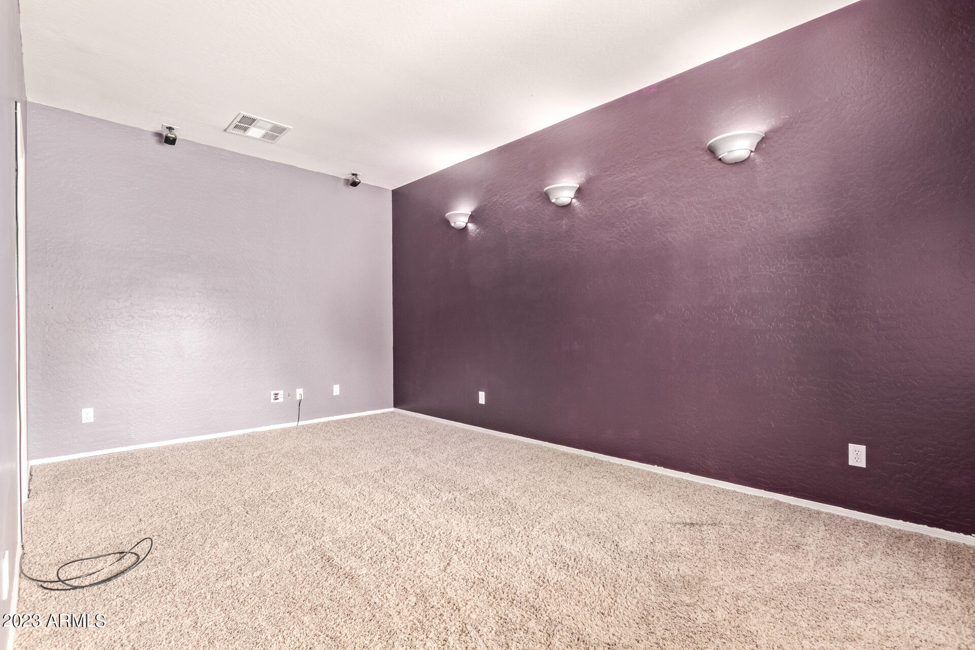 121 N SILVERWOOD Drive