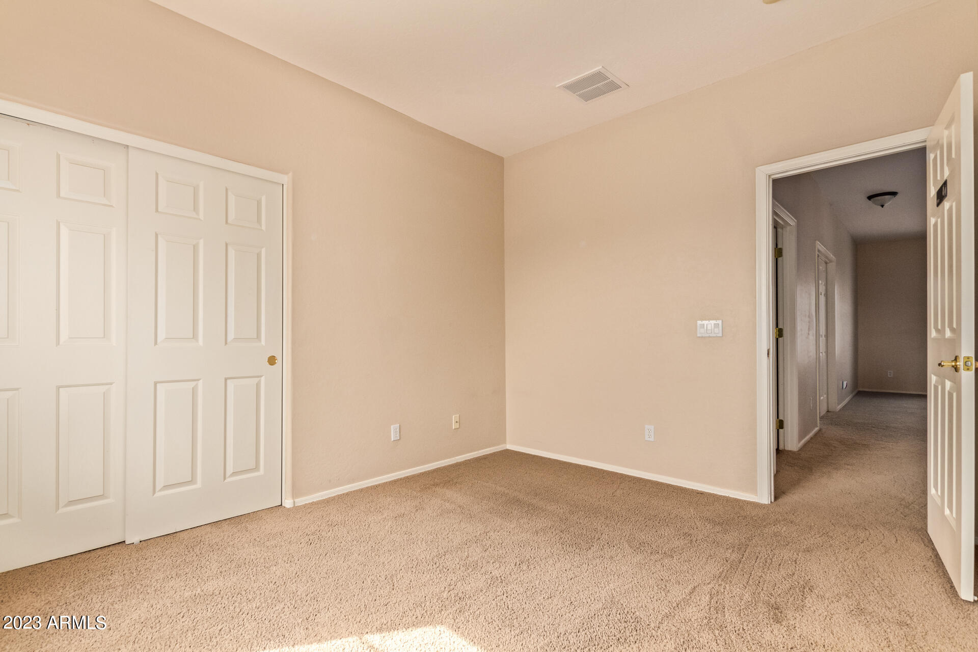 121 N SILVERWOOD Drive