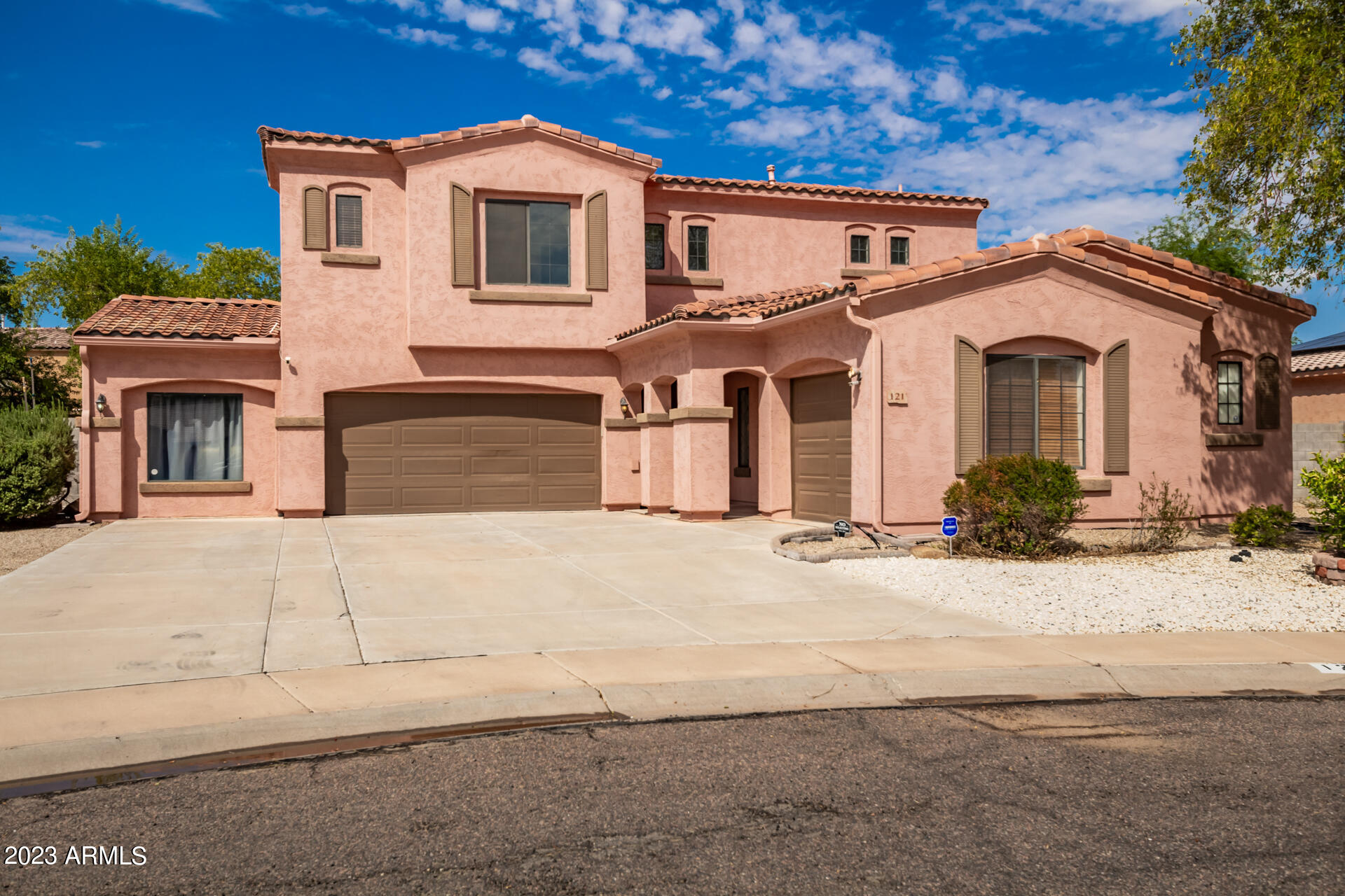 121 N SILVERWOOD Drive