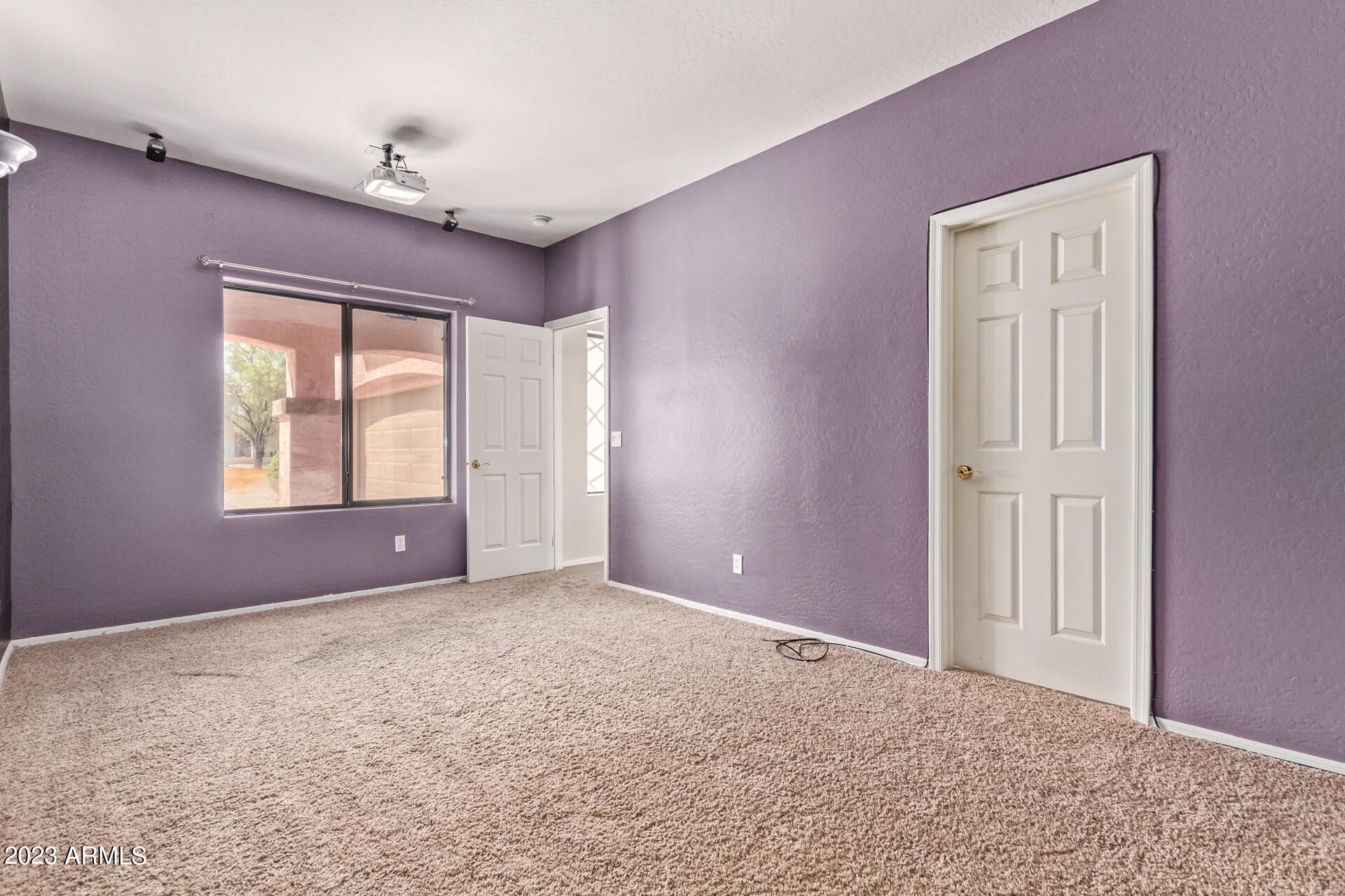 121 N SILVERWOOD Drive