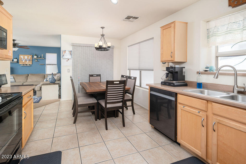 2527 W Gambit Trail