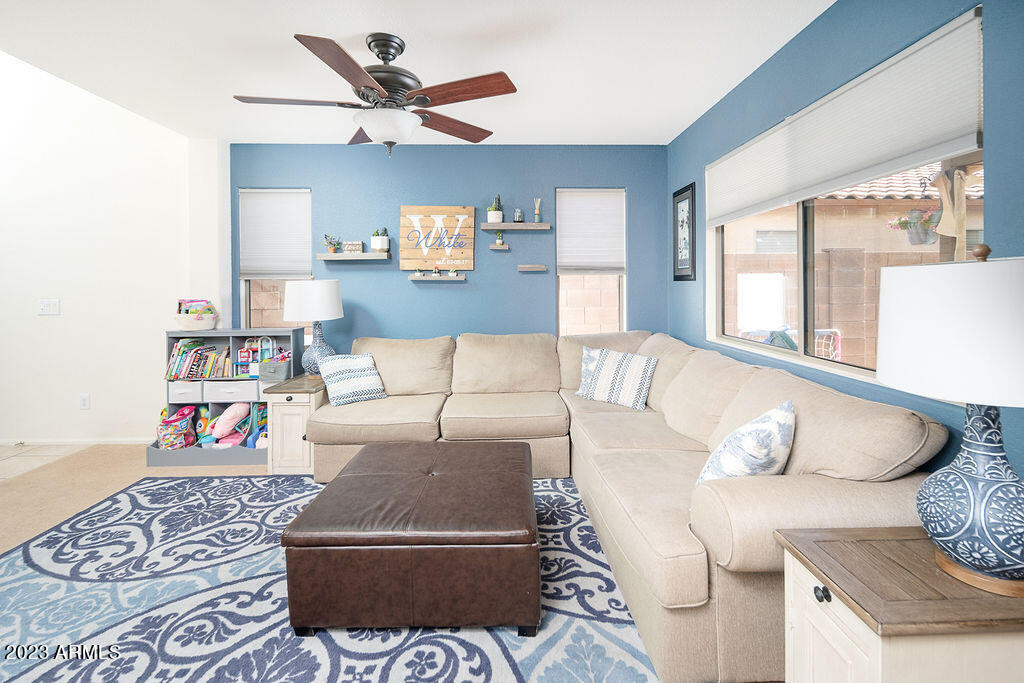 2527 W Gambit Trail