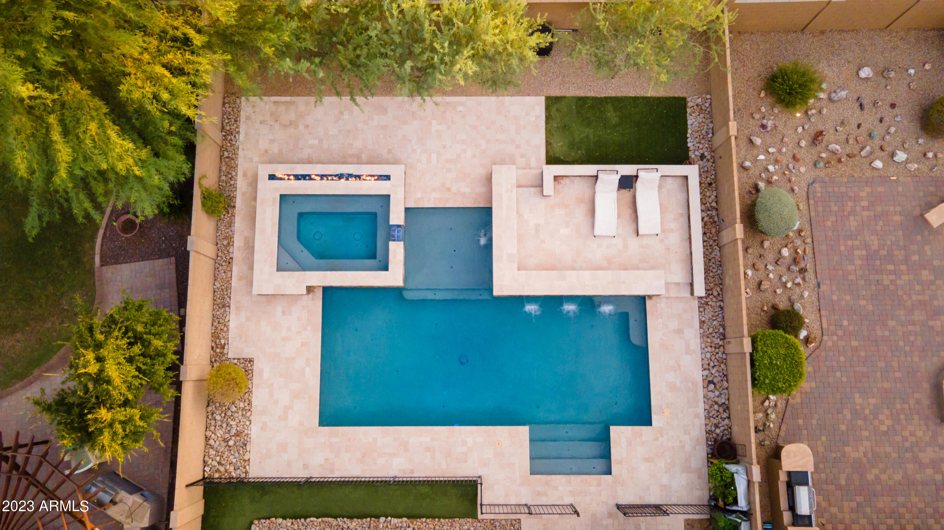 1625 W RED BIRD Road