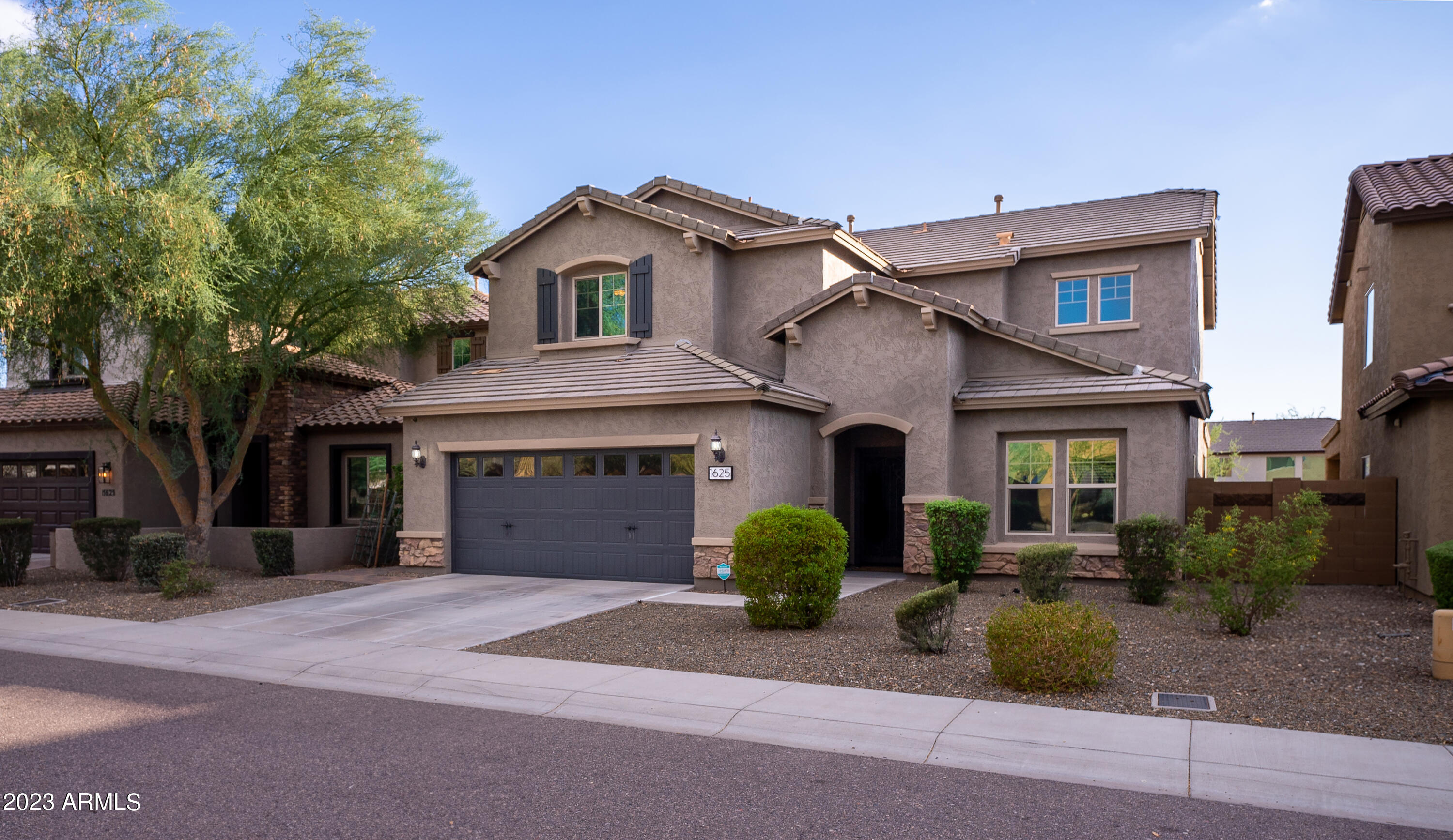 1625 W RED BIRD Road
