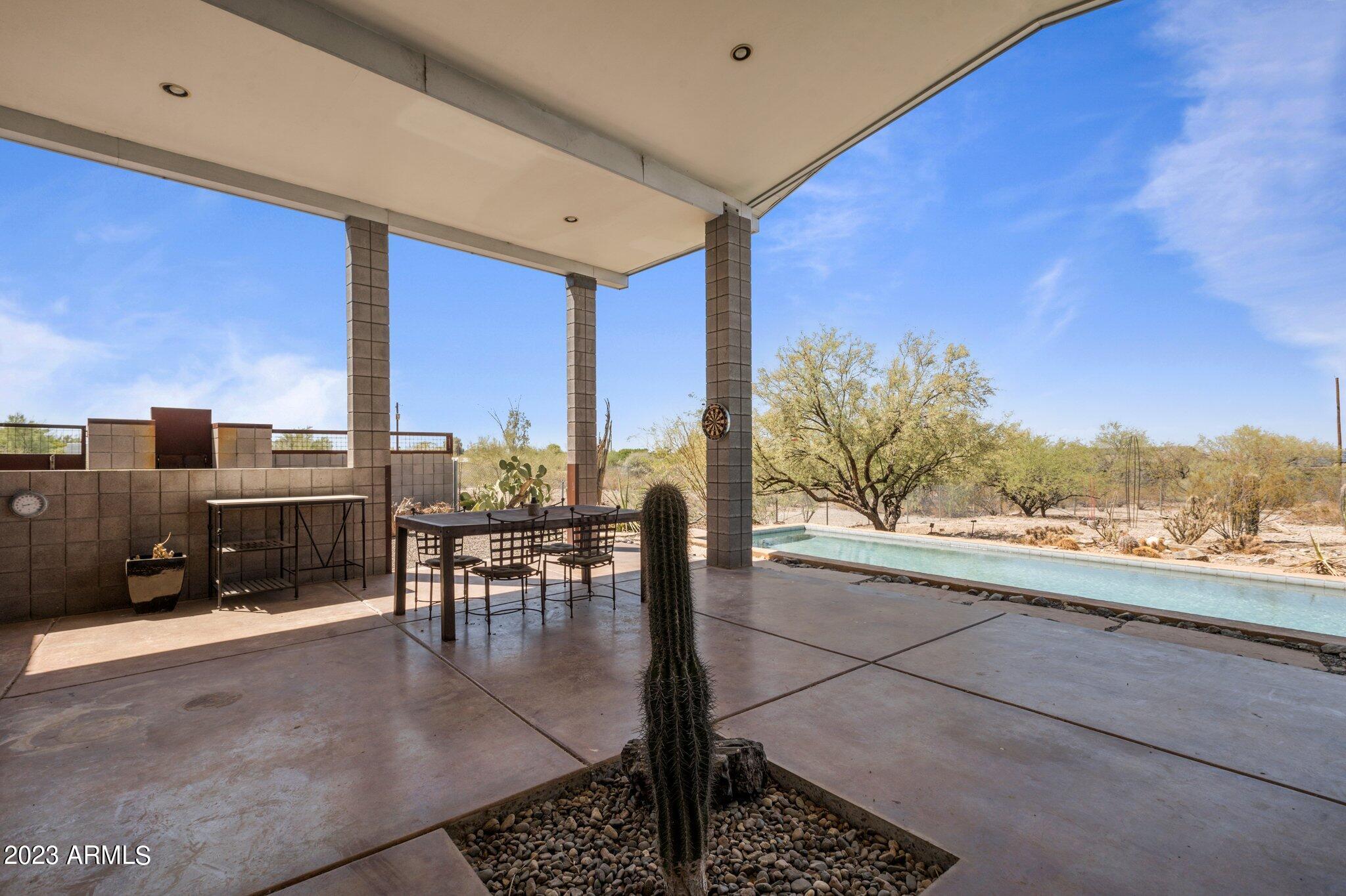 3044 E SOUTH MOUNTAIN Avenue