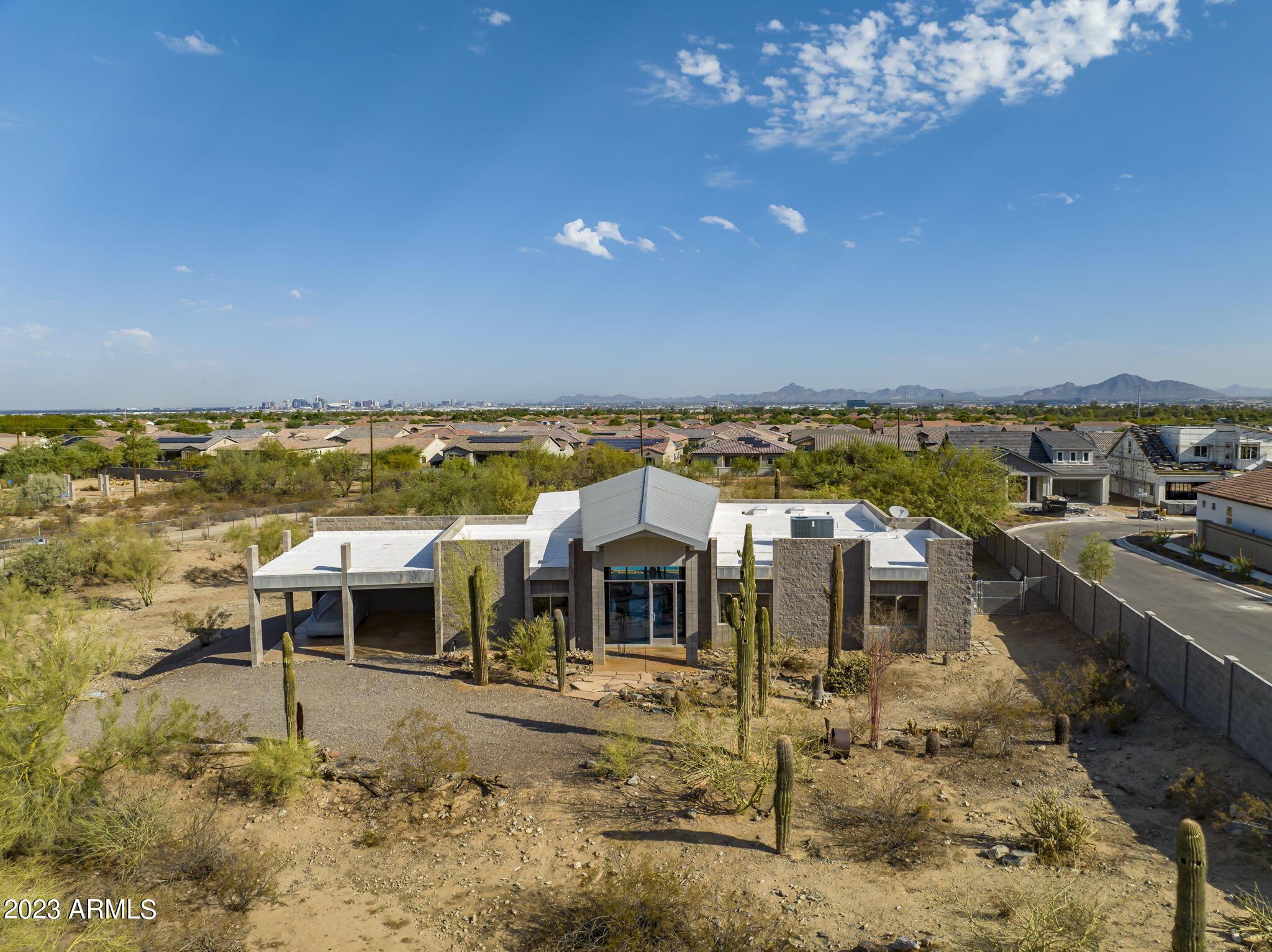 3044 E SOUTH MOUNTAIN Avenue