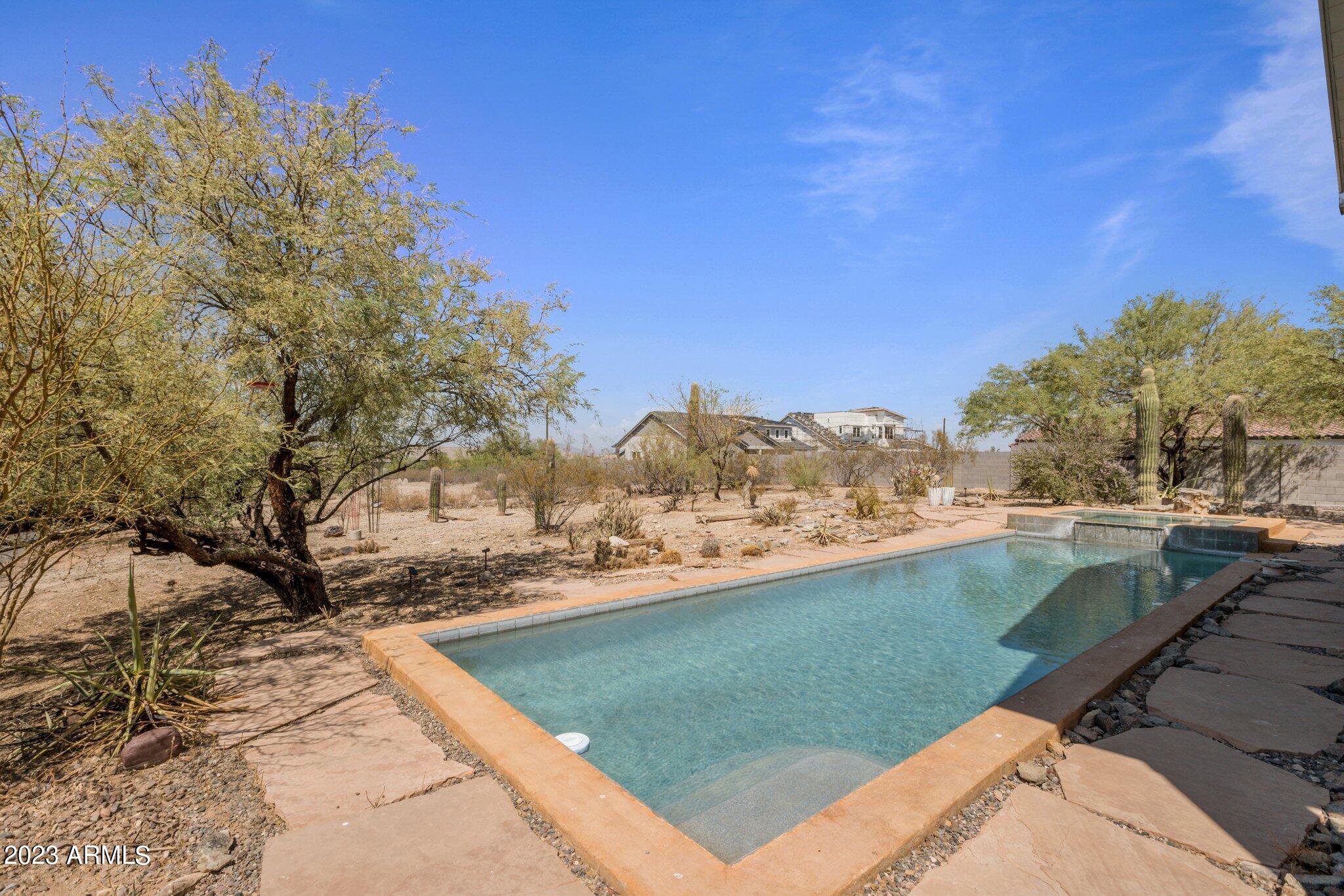 3044 E SOUTH MOUNTAIN Avenue