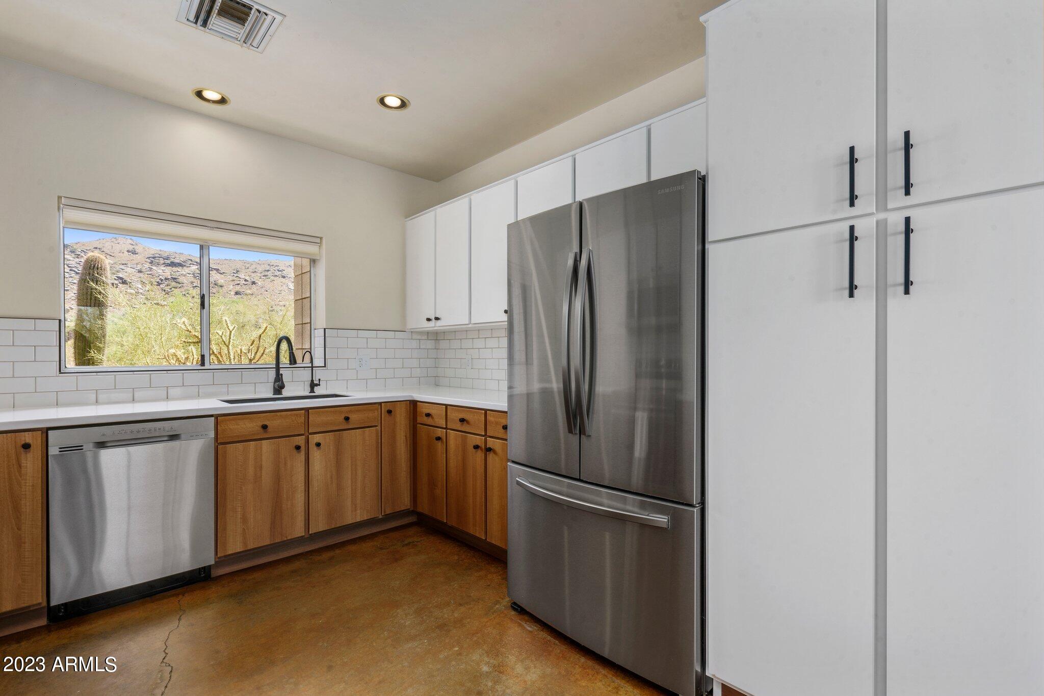 3044 E SOUTH MOUNTAIN Avenue