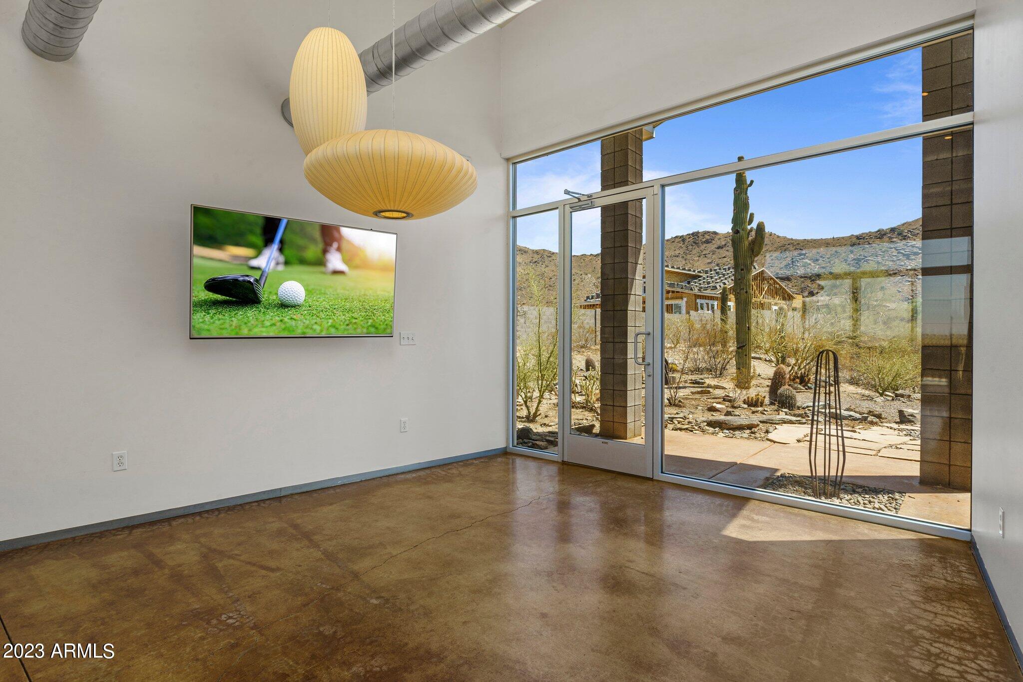 3044 E SOUTH MOUNTAIN Avenue