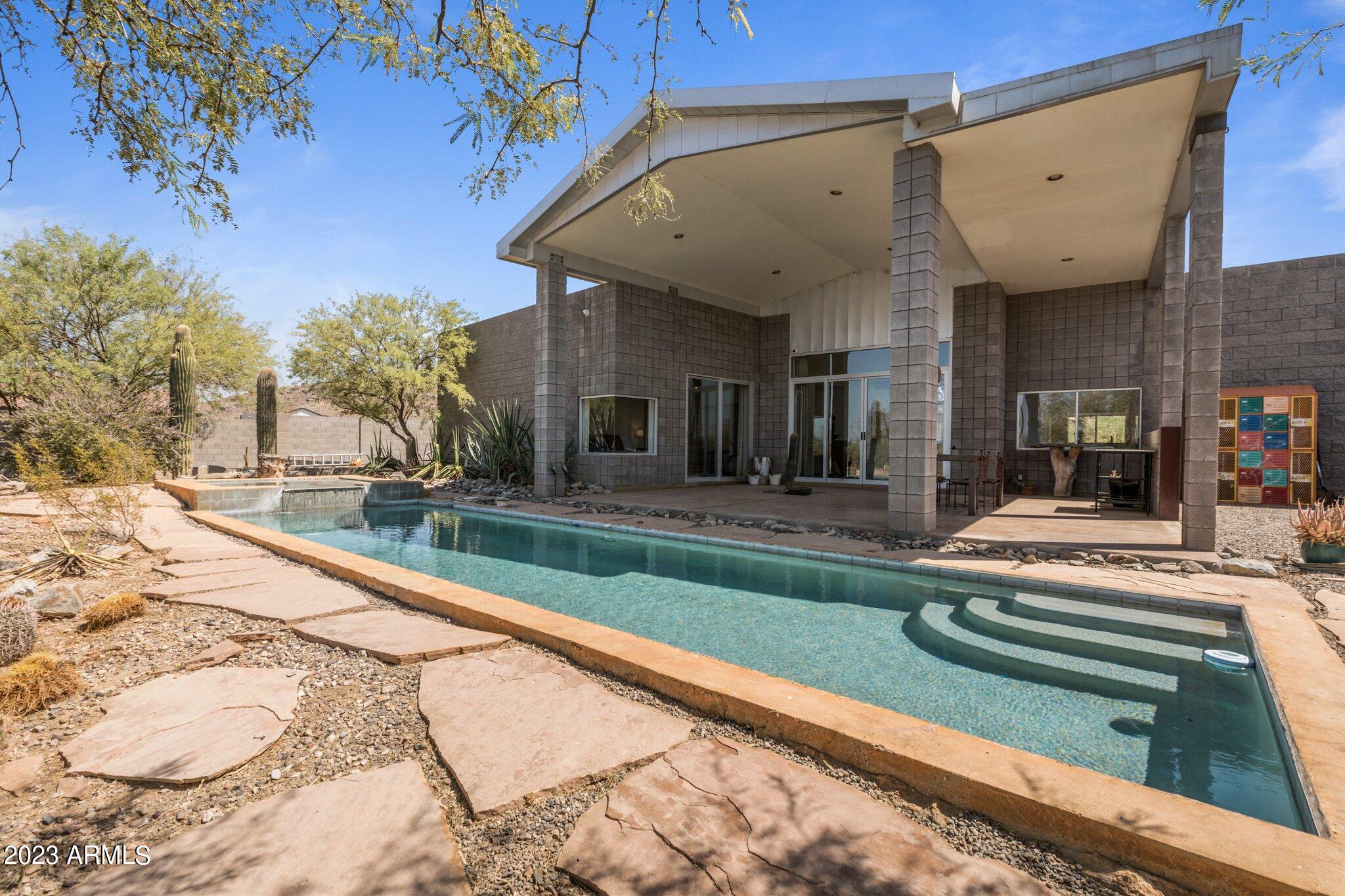 3044 E SOUTH MOUNTAIN Avenue