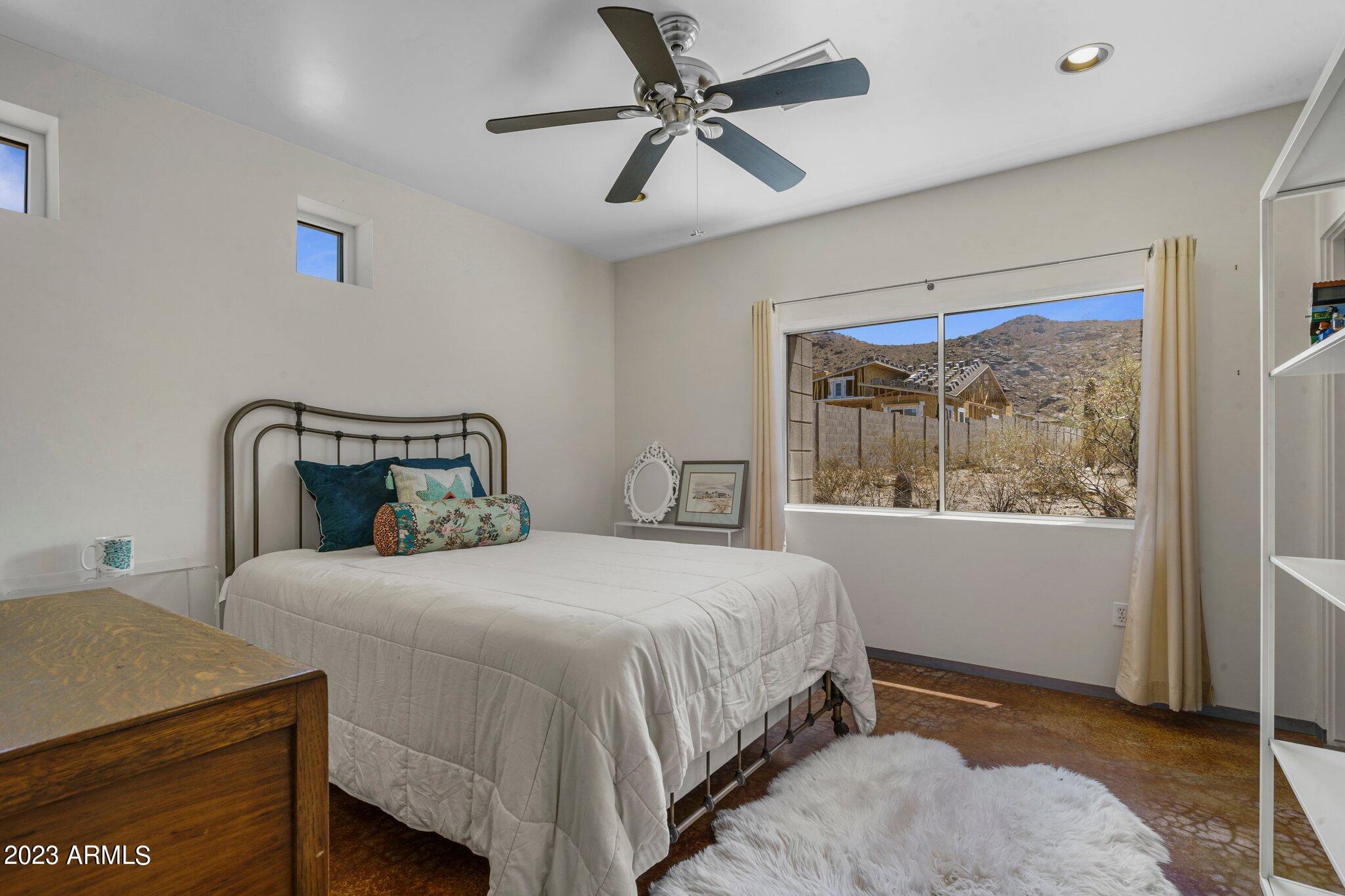 3044 E SOUTH MOUNTAIN Avenue