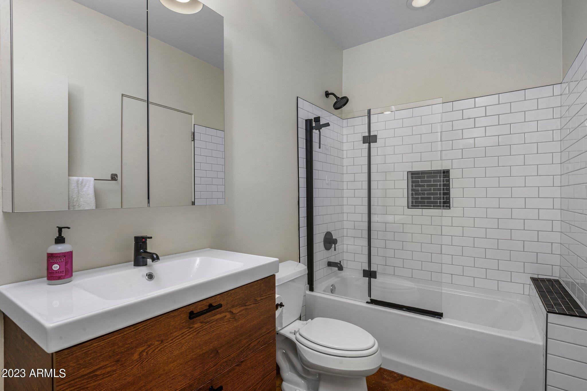 3044 E SOUTH MOUNTAIN Avenue