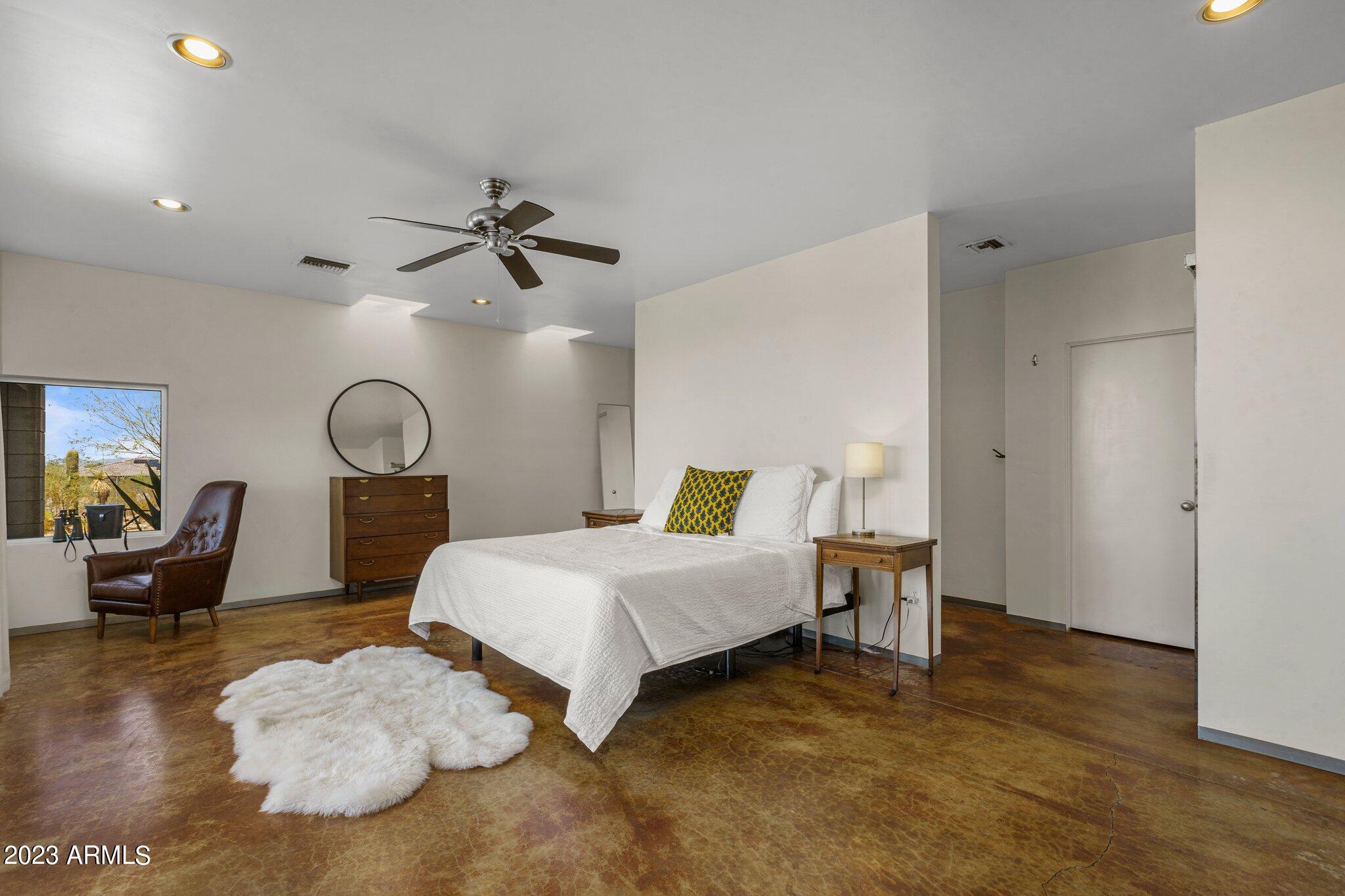 3044 E SOUTH MOUNTAIN Avenue