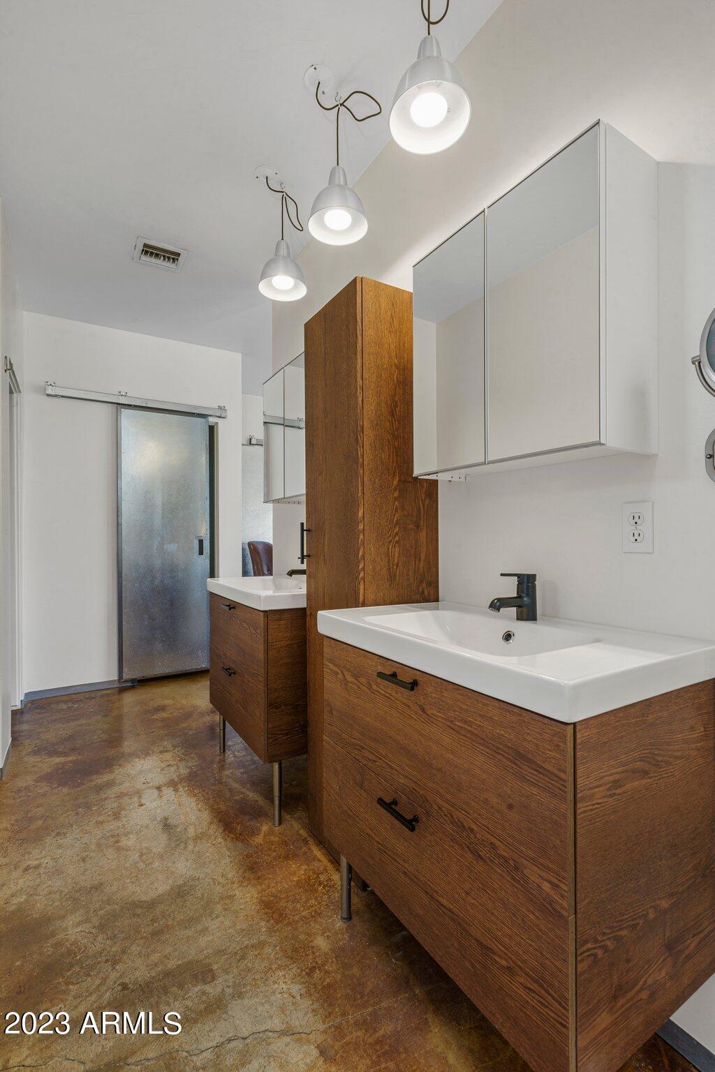 3044 E SOUTH MOUNTAIN Avenue