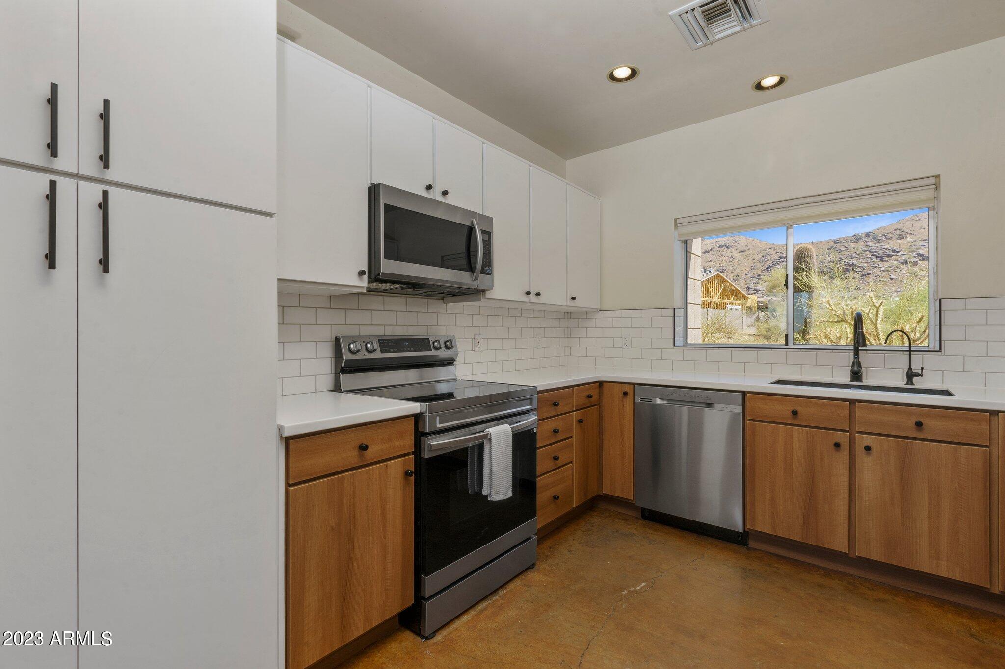 3044 E SOUTH MOUNTAIN Avenue