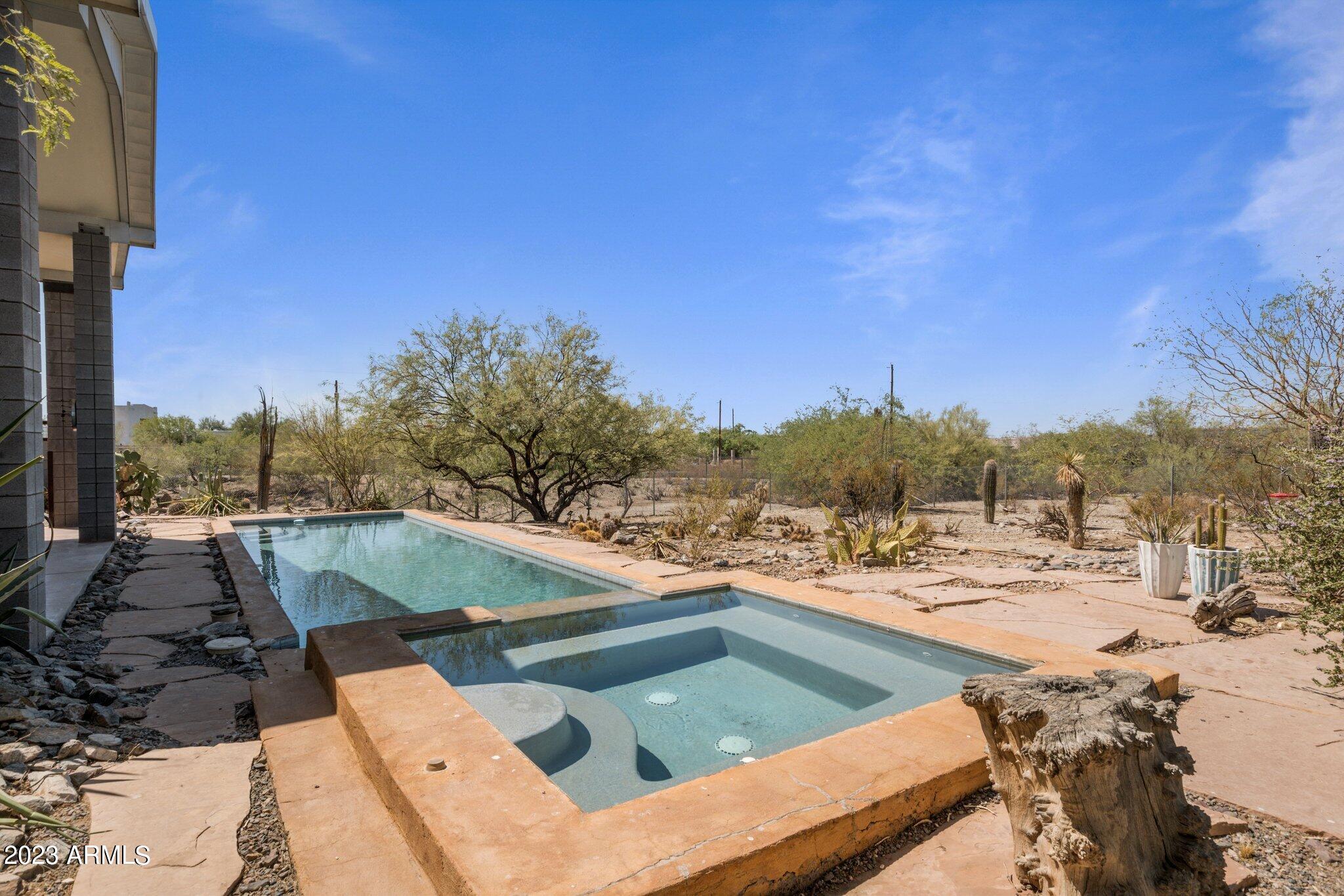 3044 E SOUTH MOUNTAIN Avenue