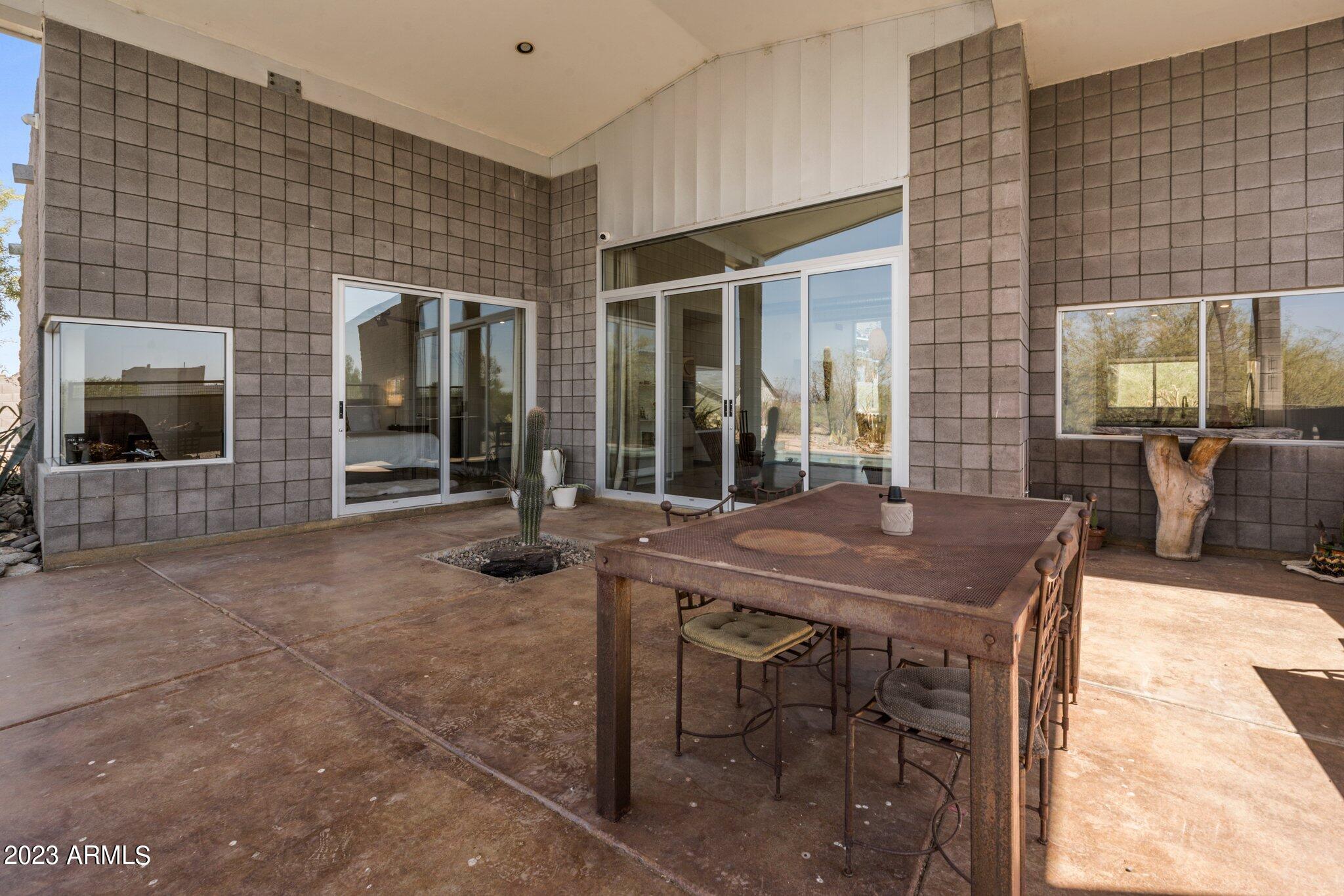 3044 E SOUTH MOUNTAIN Avenue