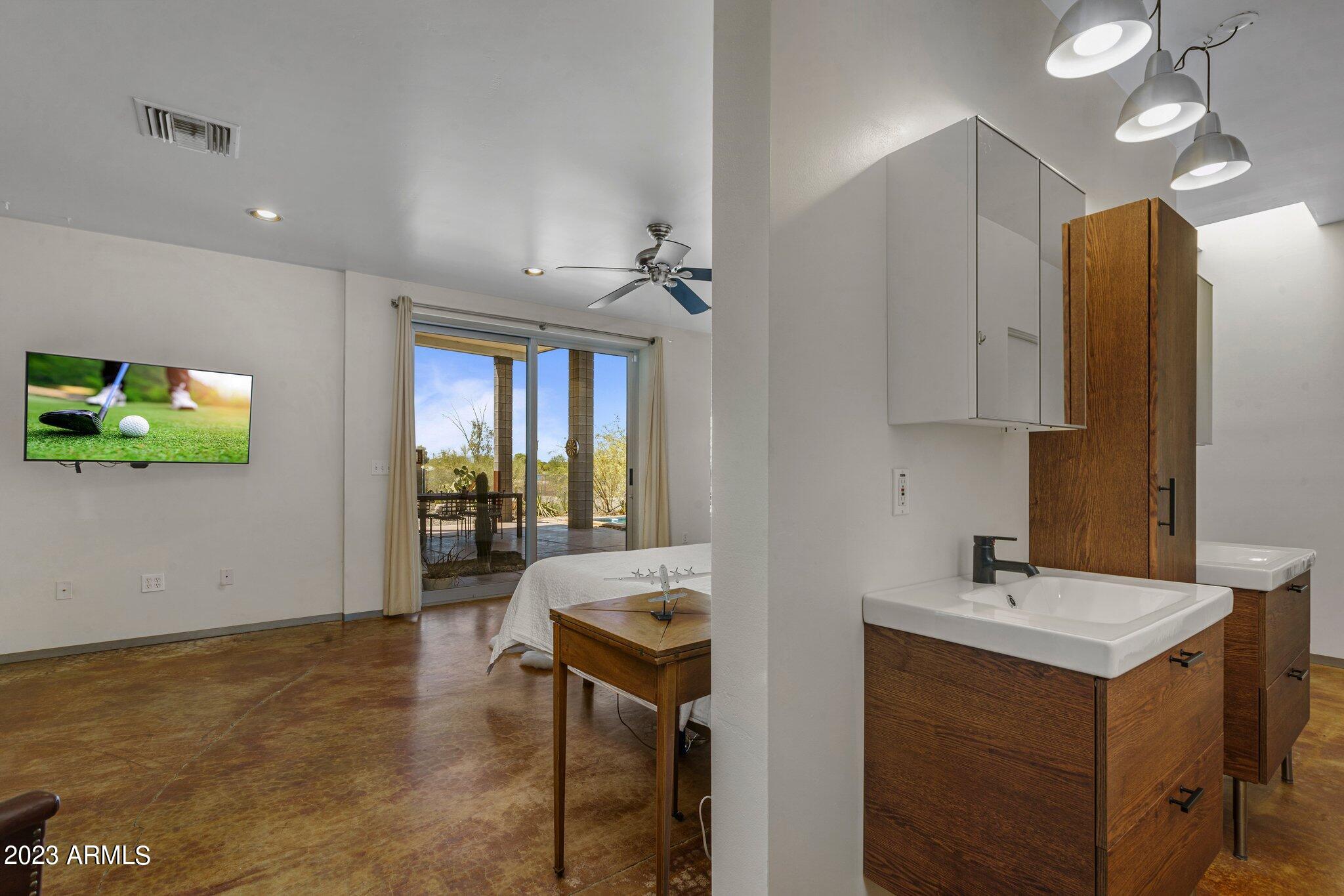 3044 E SOUTH MOUNTAIN Avenue