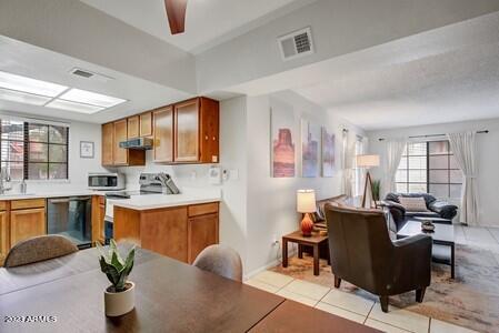 700 E MESQUITE Circle # J136