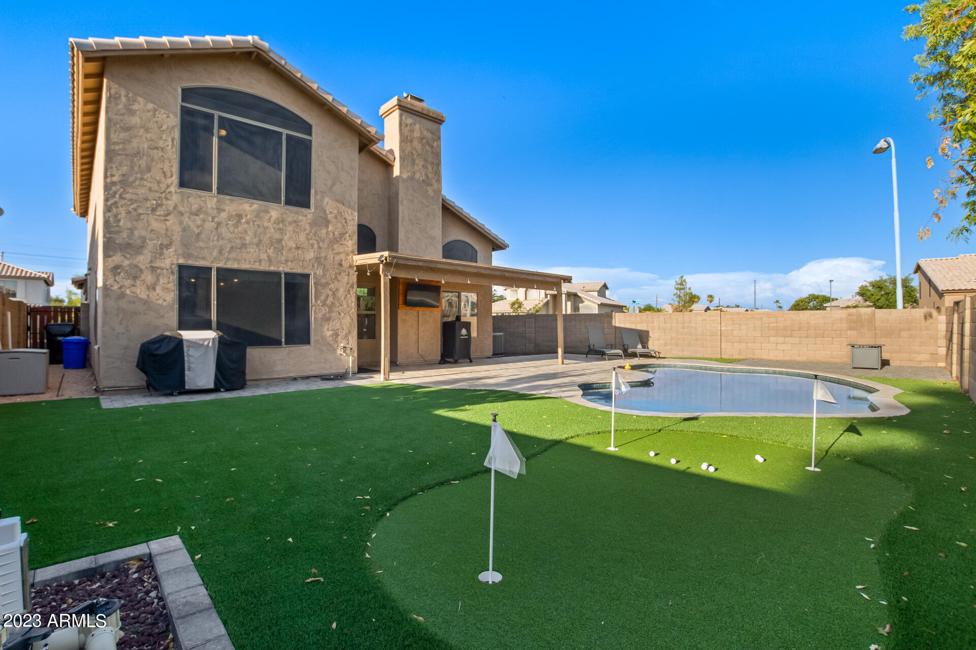 1733 E ASPEN Way