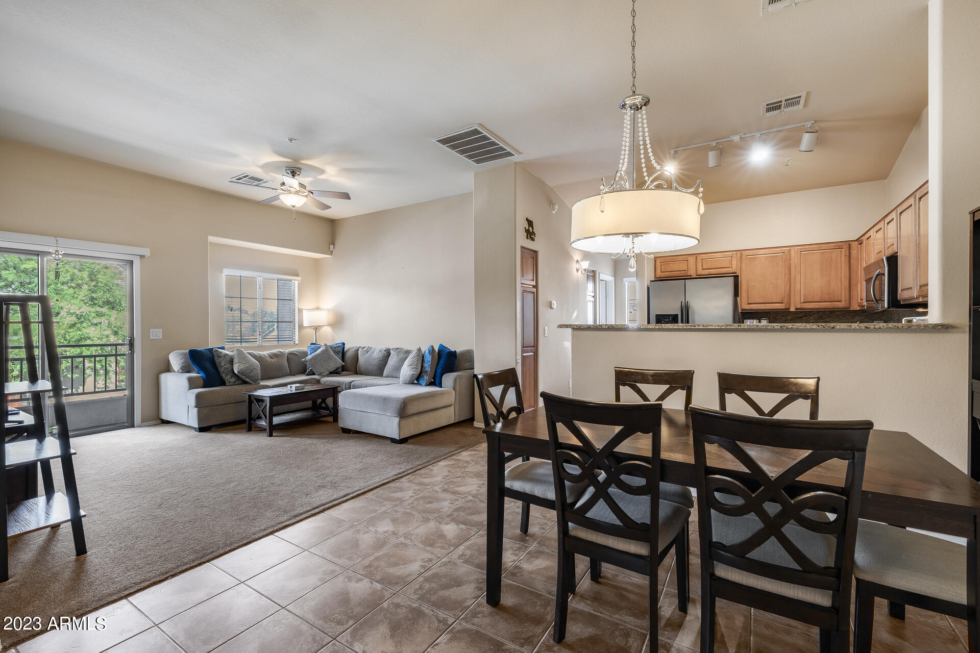 2725 E MINE CREEK Road # 2018