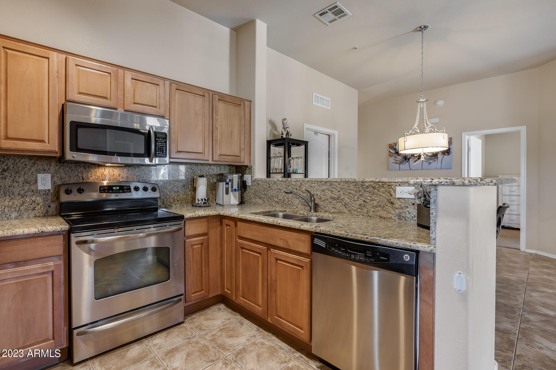 2725 E MINE CREEK Road # 2018