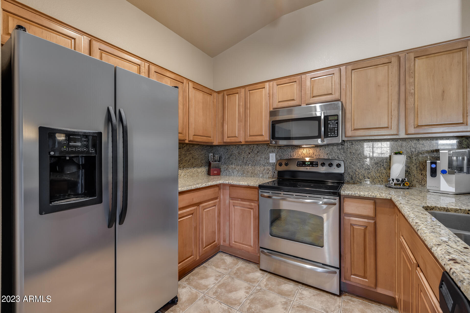 2725 E MINE CREEK Road # 2018