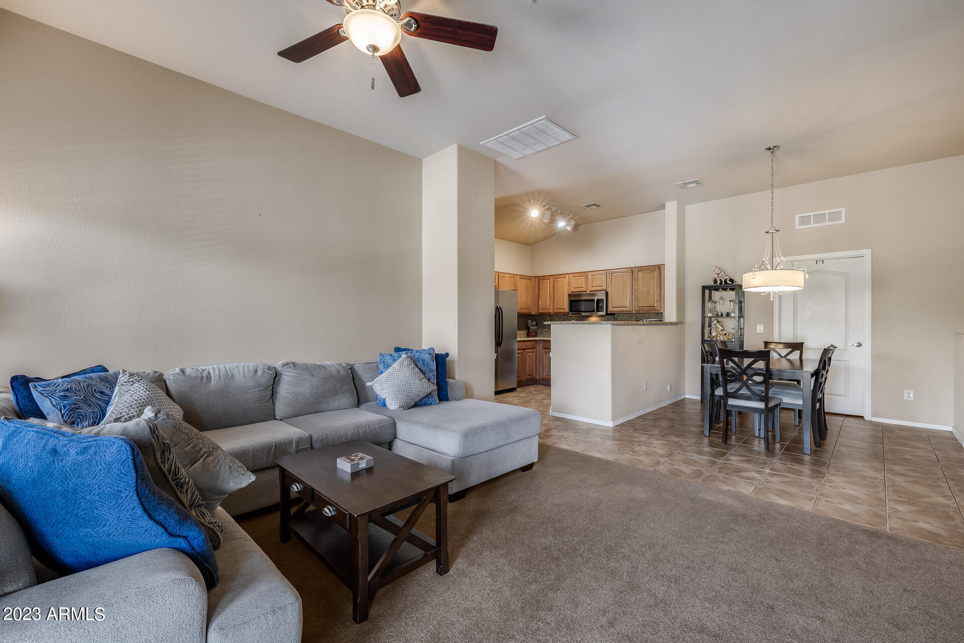 2725 E MINE CREEK Road # 2018