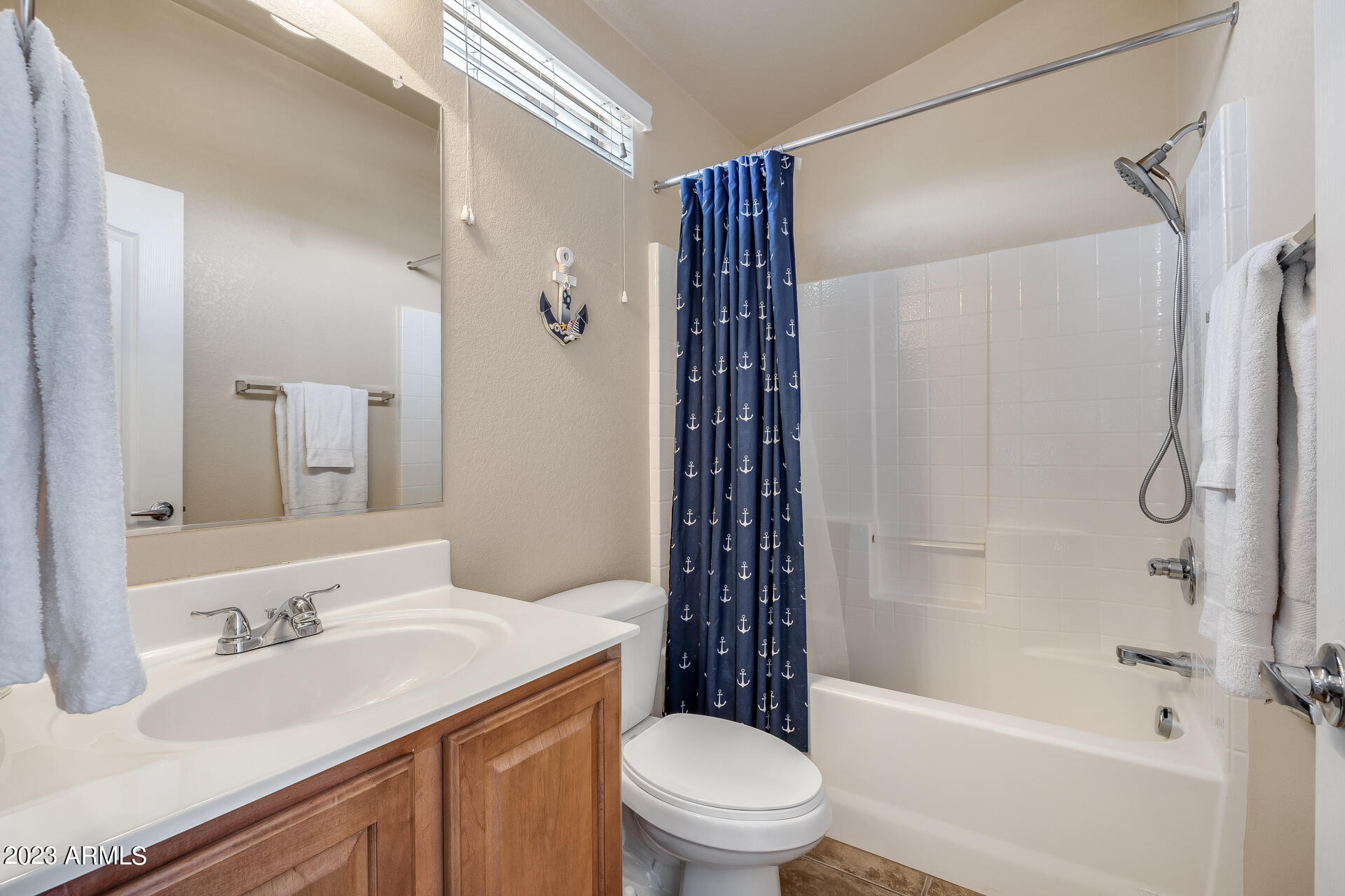 2725 E MINE CREEK Road # 2018