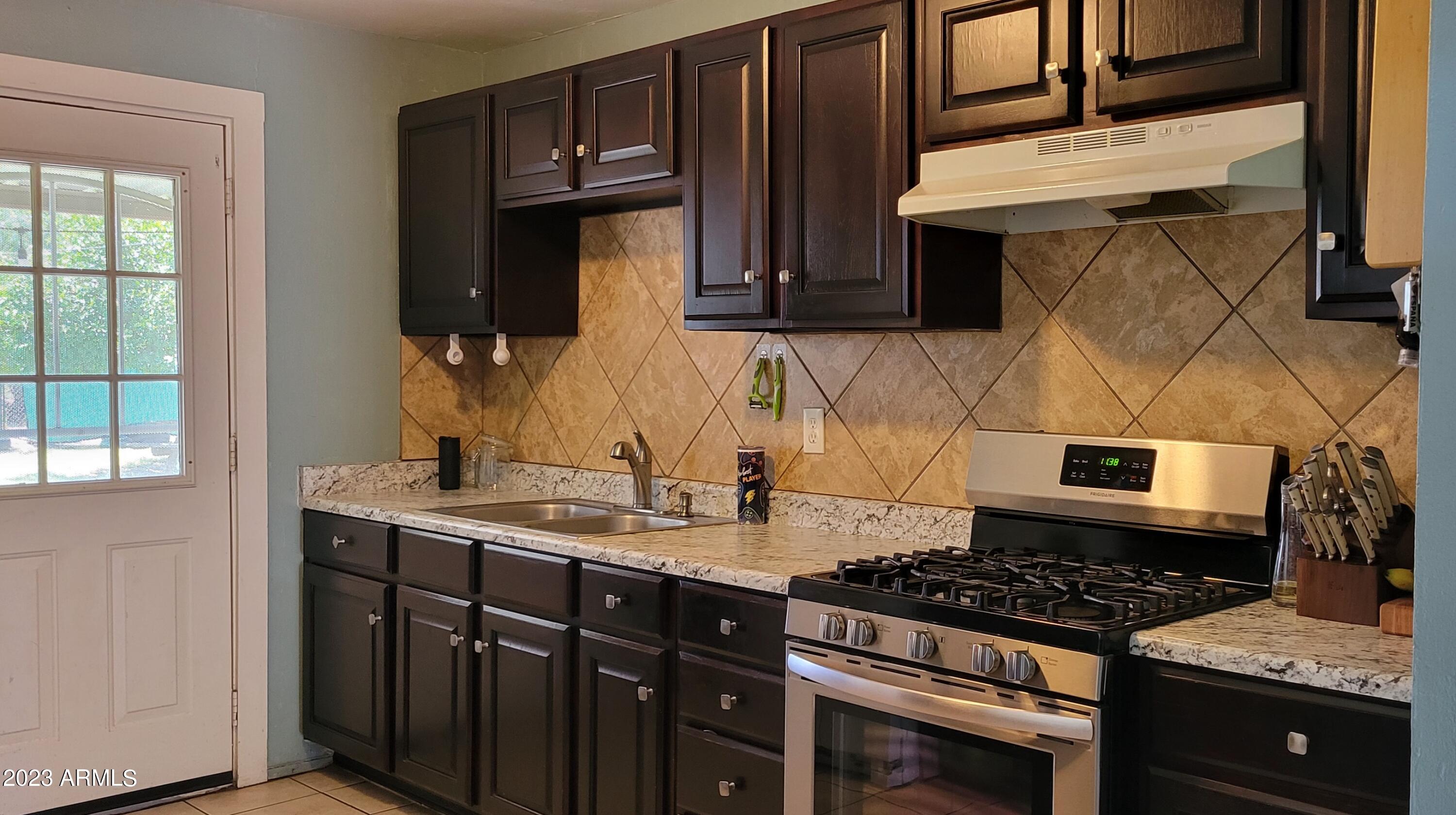 1017 E NARRAMORE Avenue