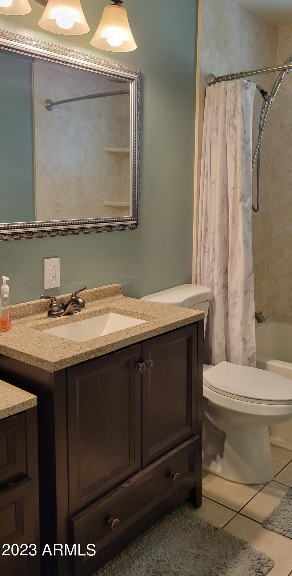 1017 E NARRAMORE Avenue