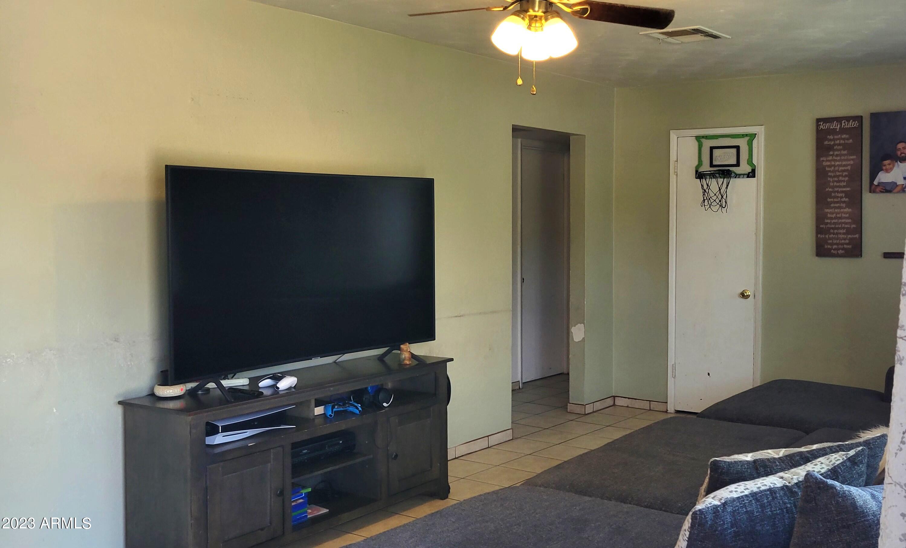 1017 E NARRAMORE Avenue