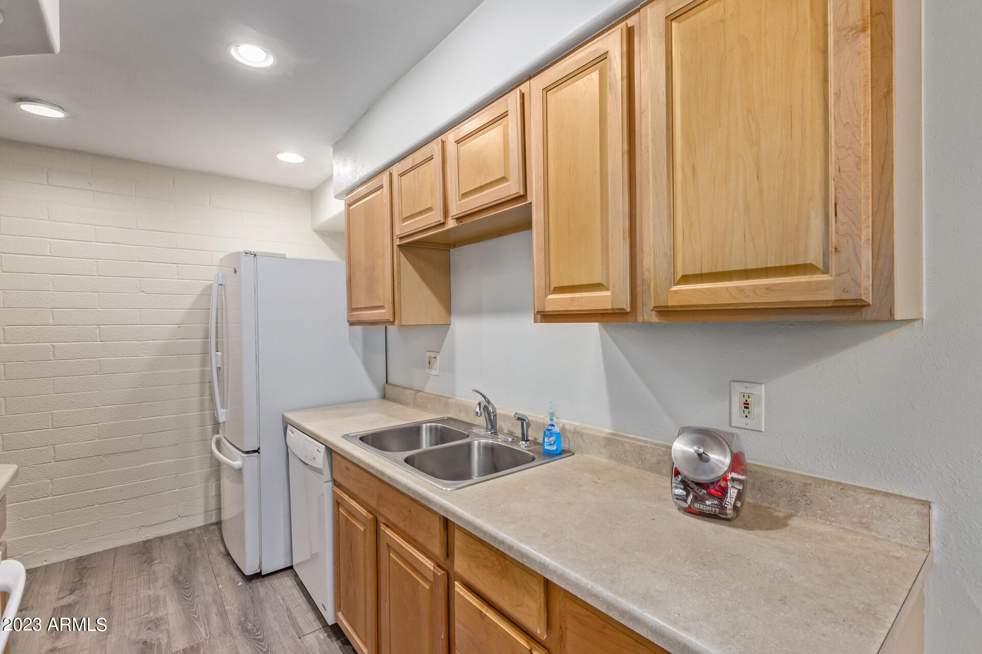 948 S ALMA SCHOOL Road # 85