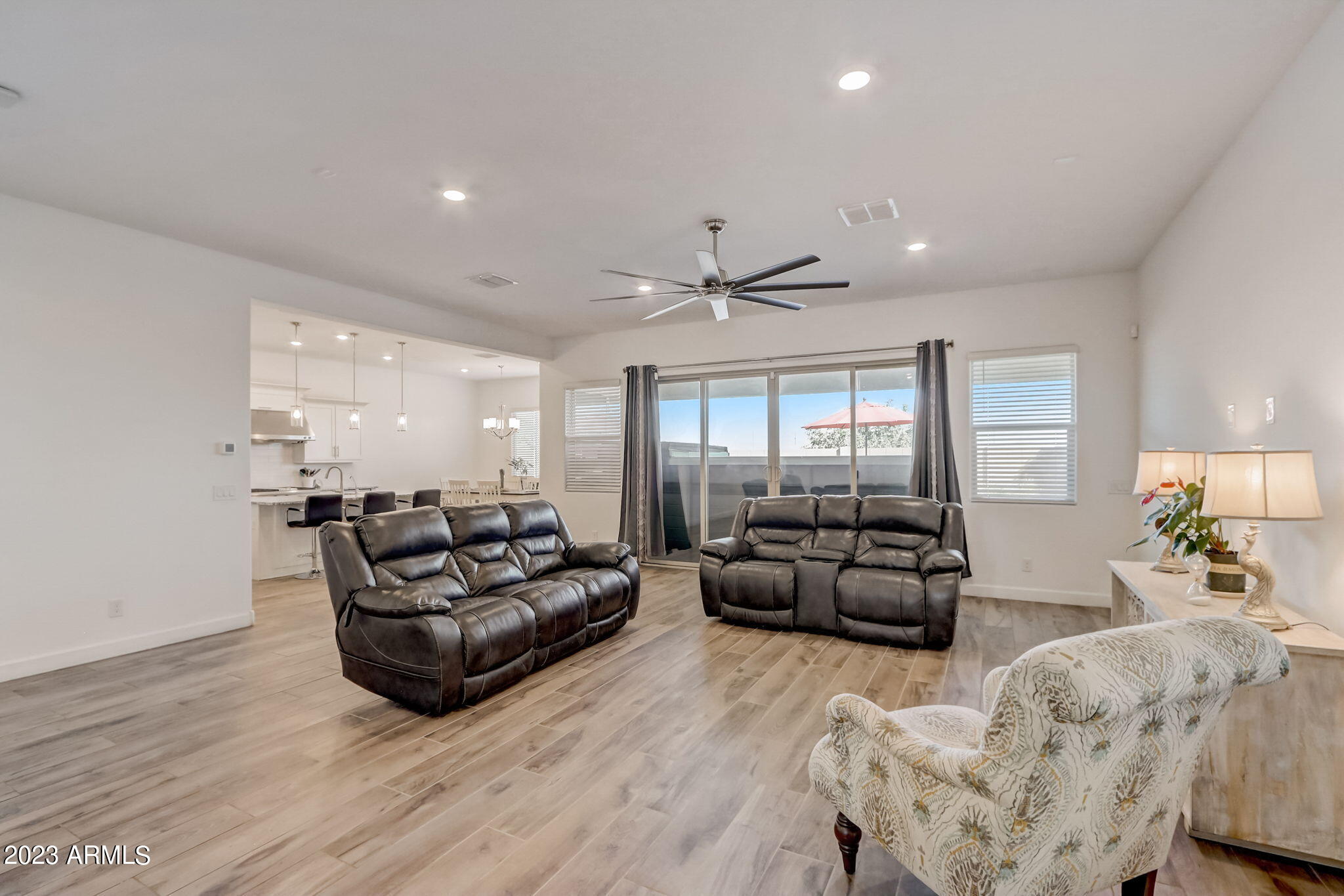 2526 E Pleasant Lane