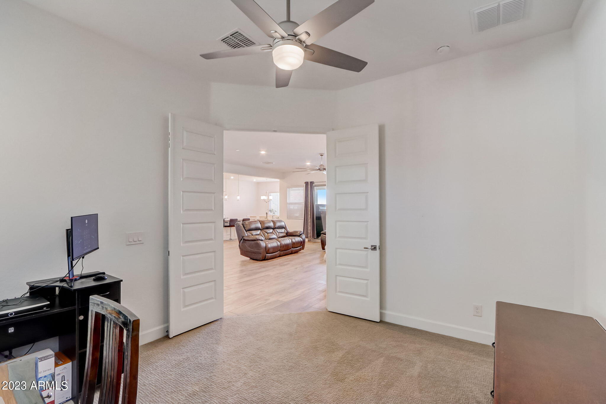 2526 E Pleasant Lane