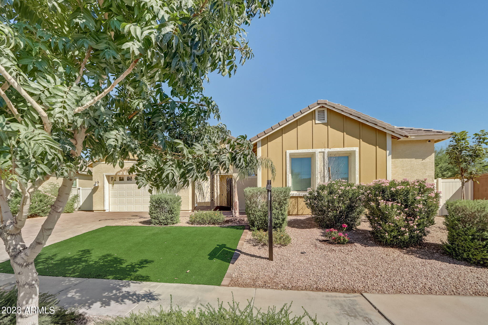 2526 E Pleasant Lane
