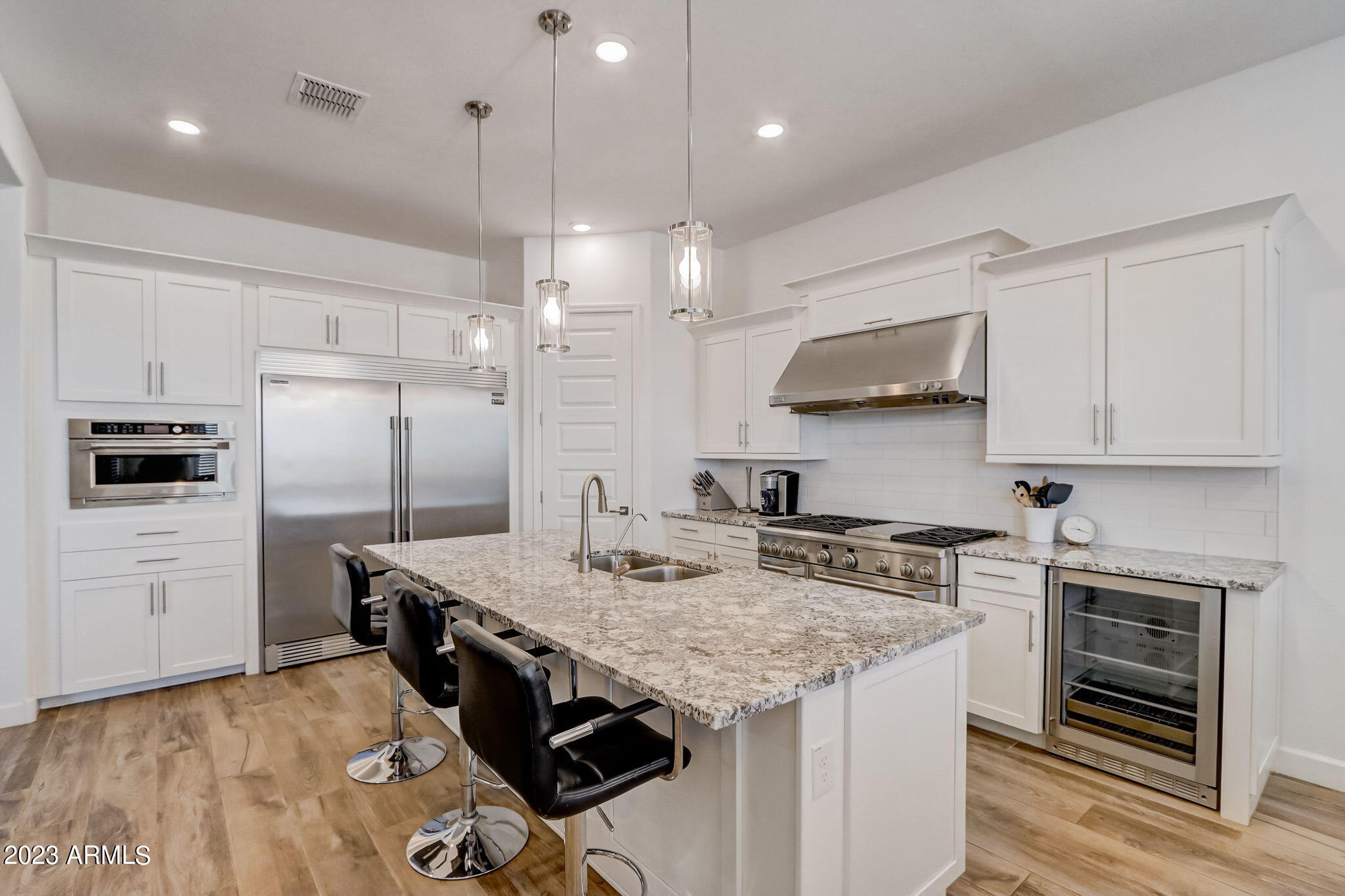 2526 E Pleasant Lane
