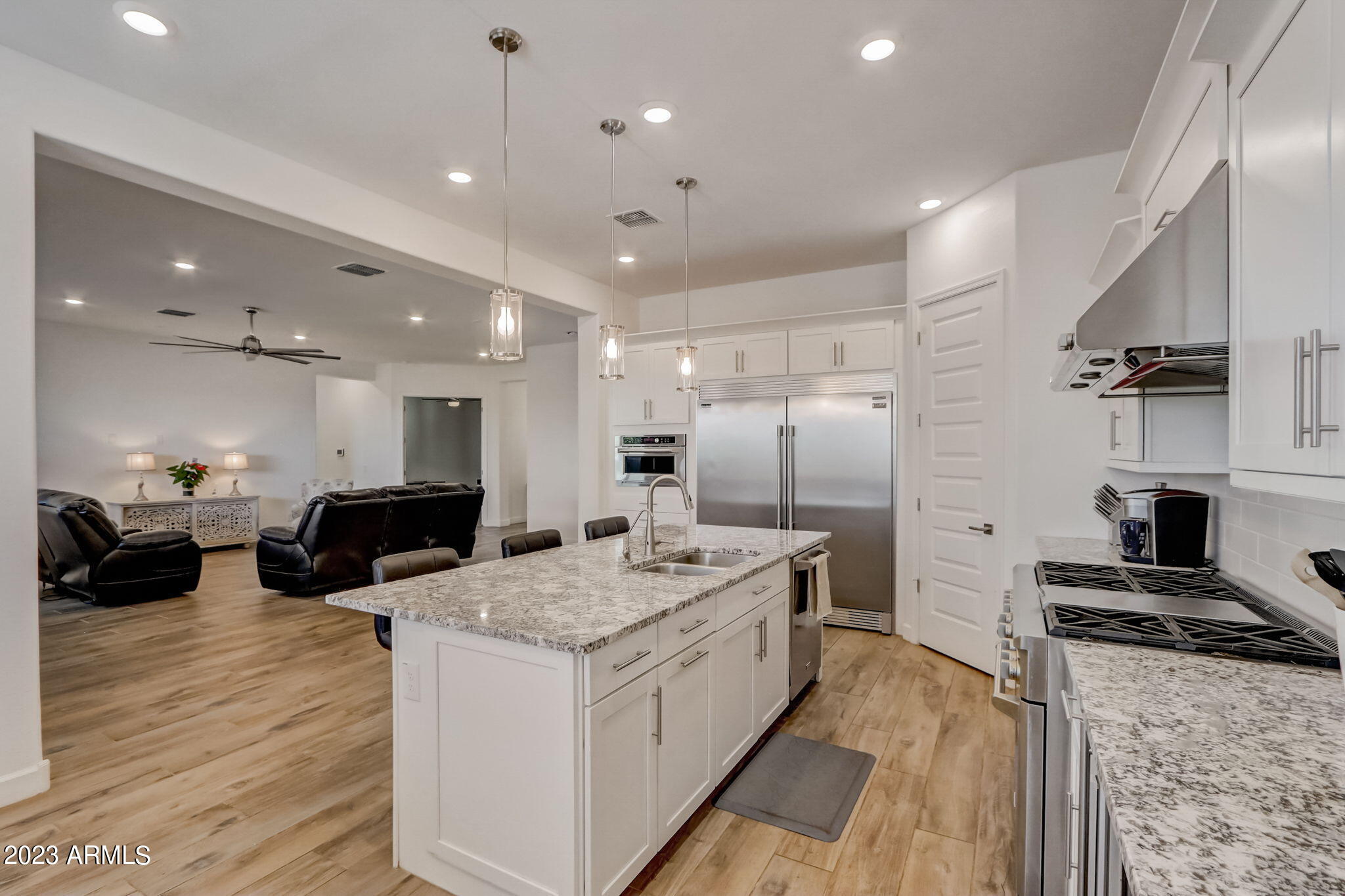 2526 E Pleasant Lane