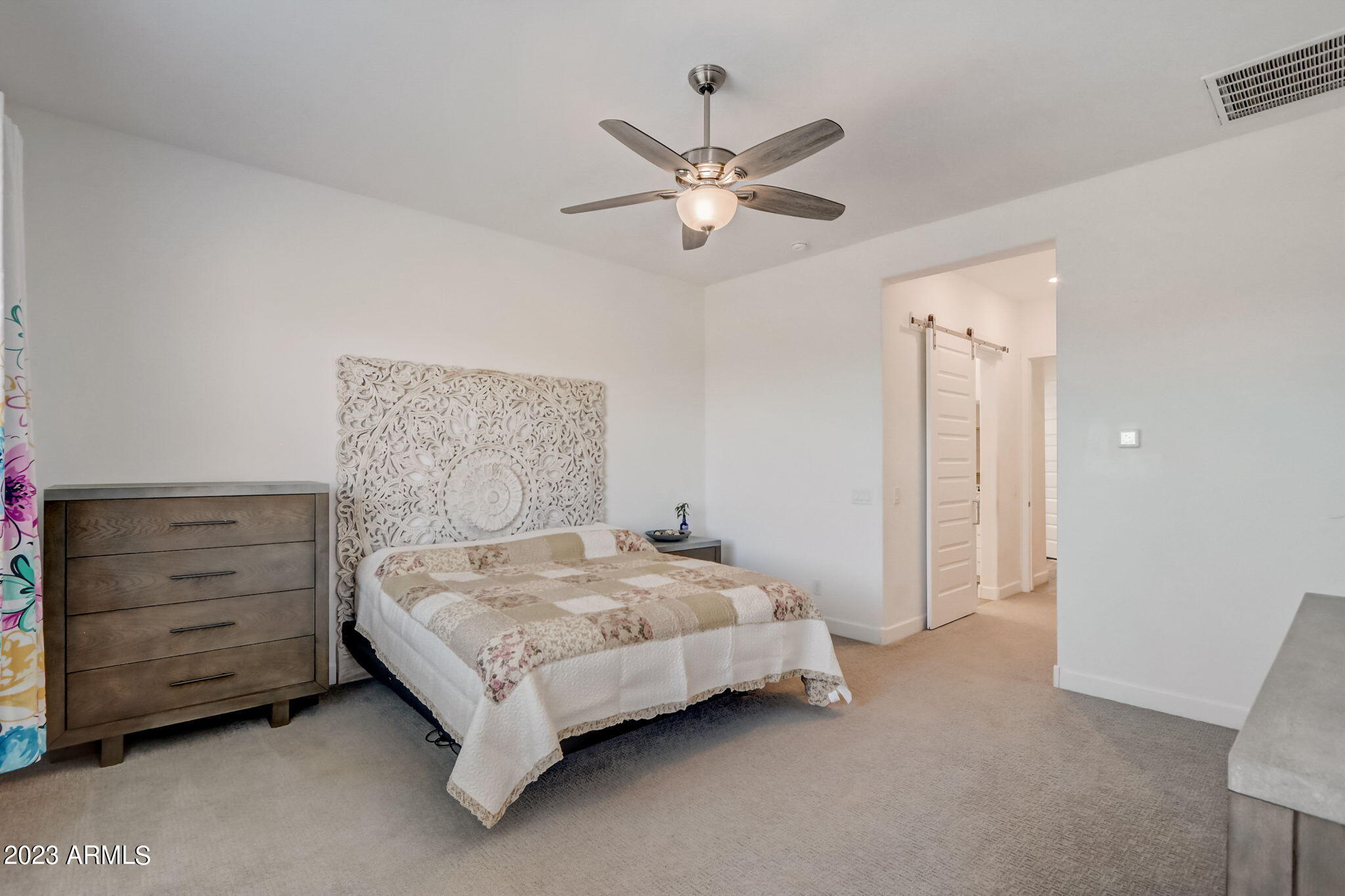 2526 E Pleasant Lane