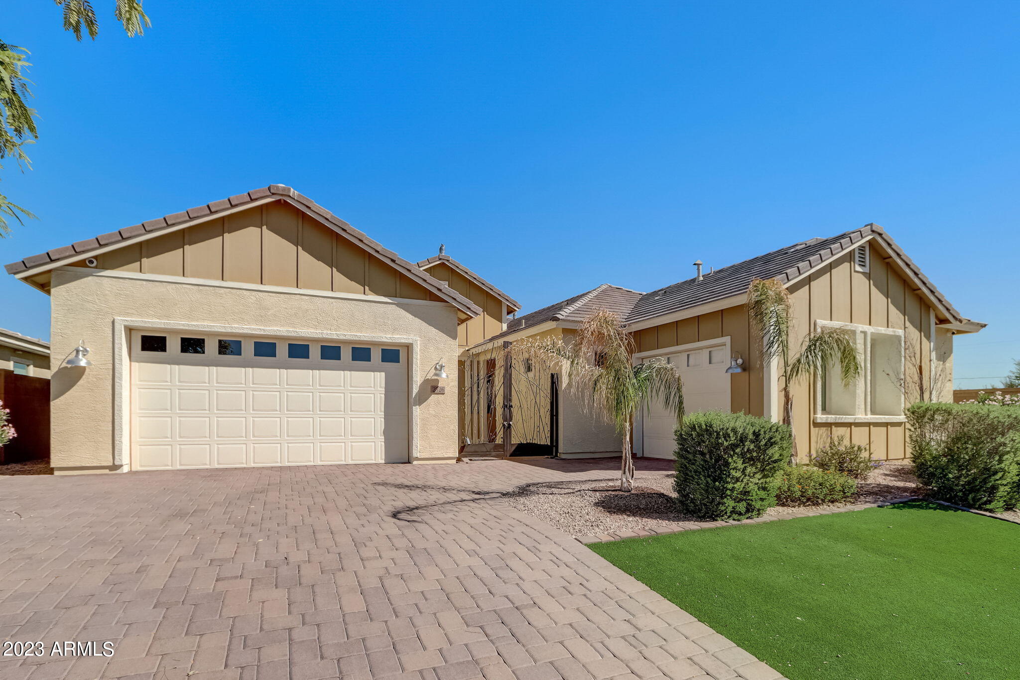 2526 E Pleasant Lane