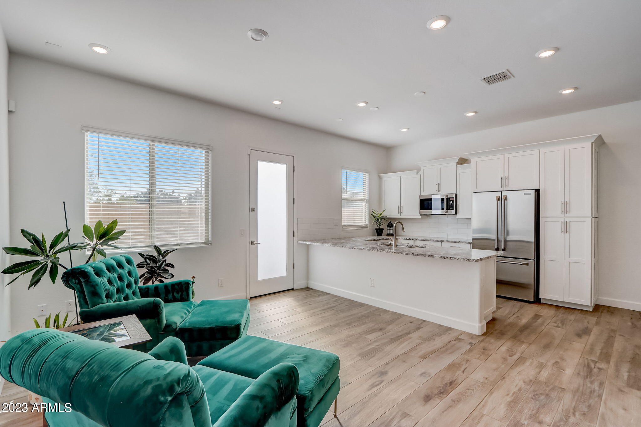 2526 E Pleasant Lane