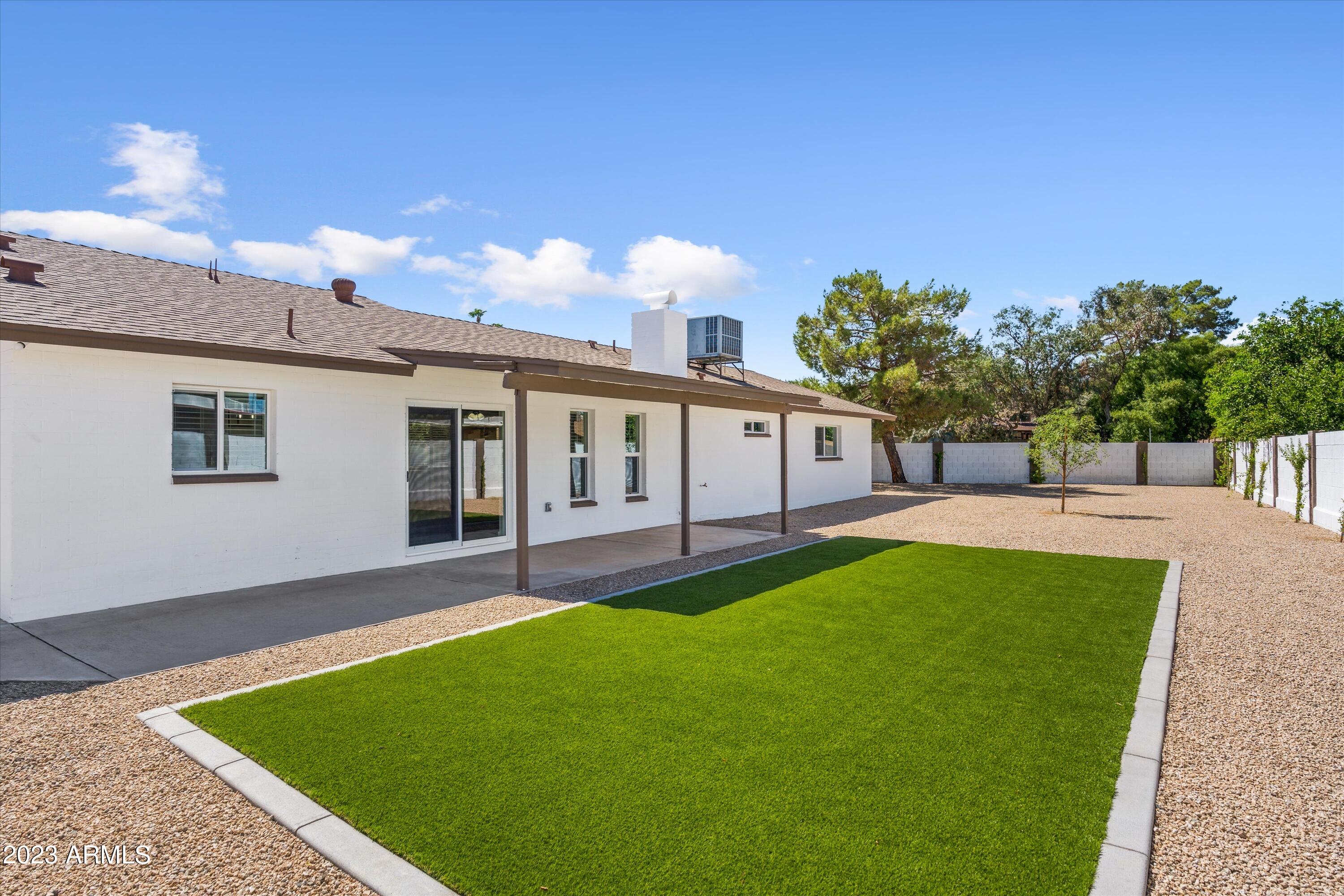 3016 E MARILYN Road