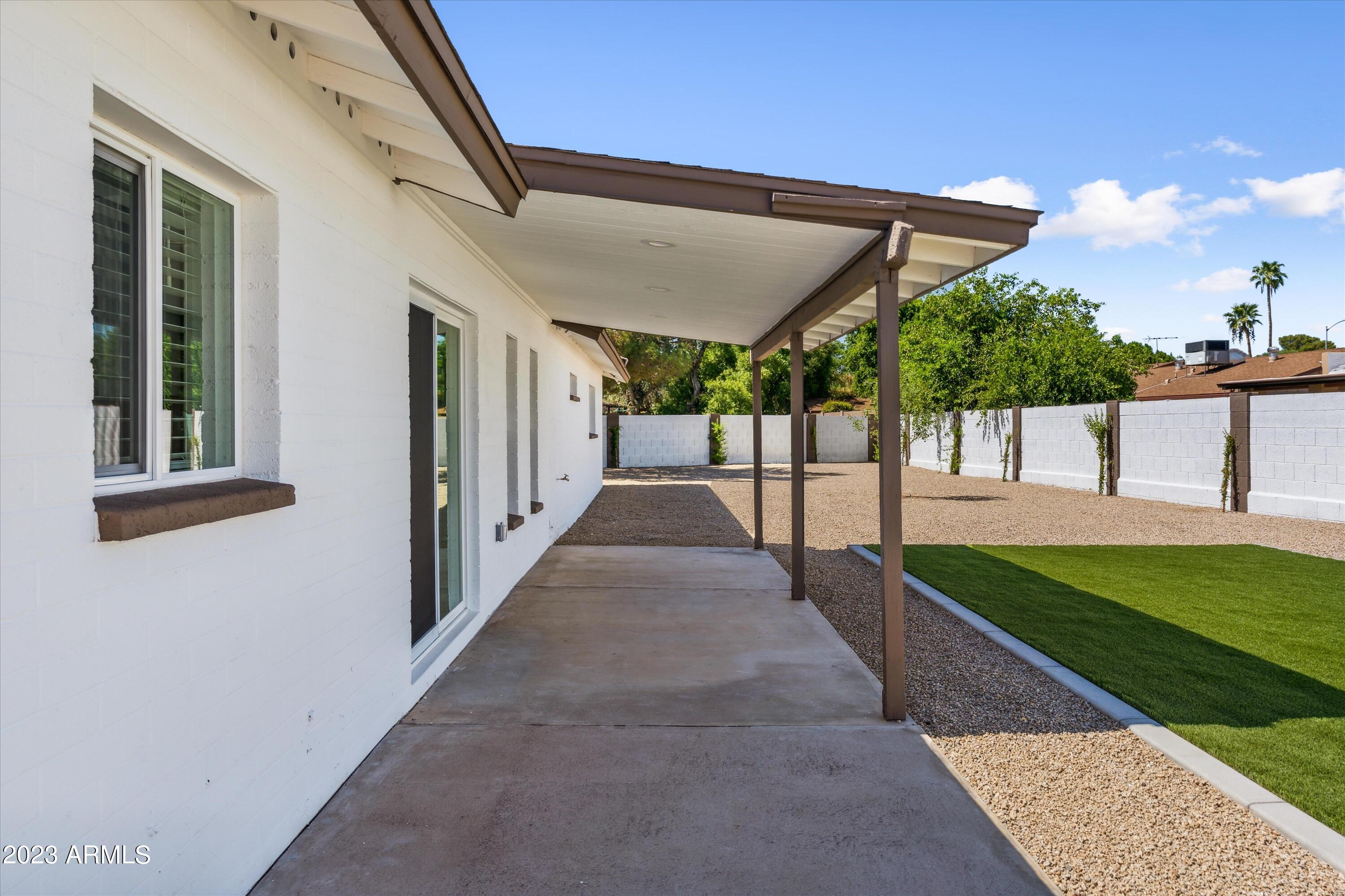 3016 E MARILYN Road