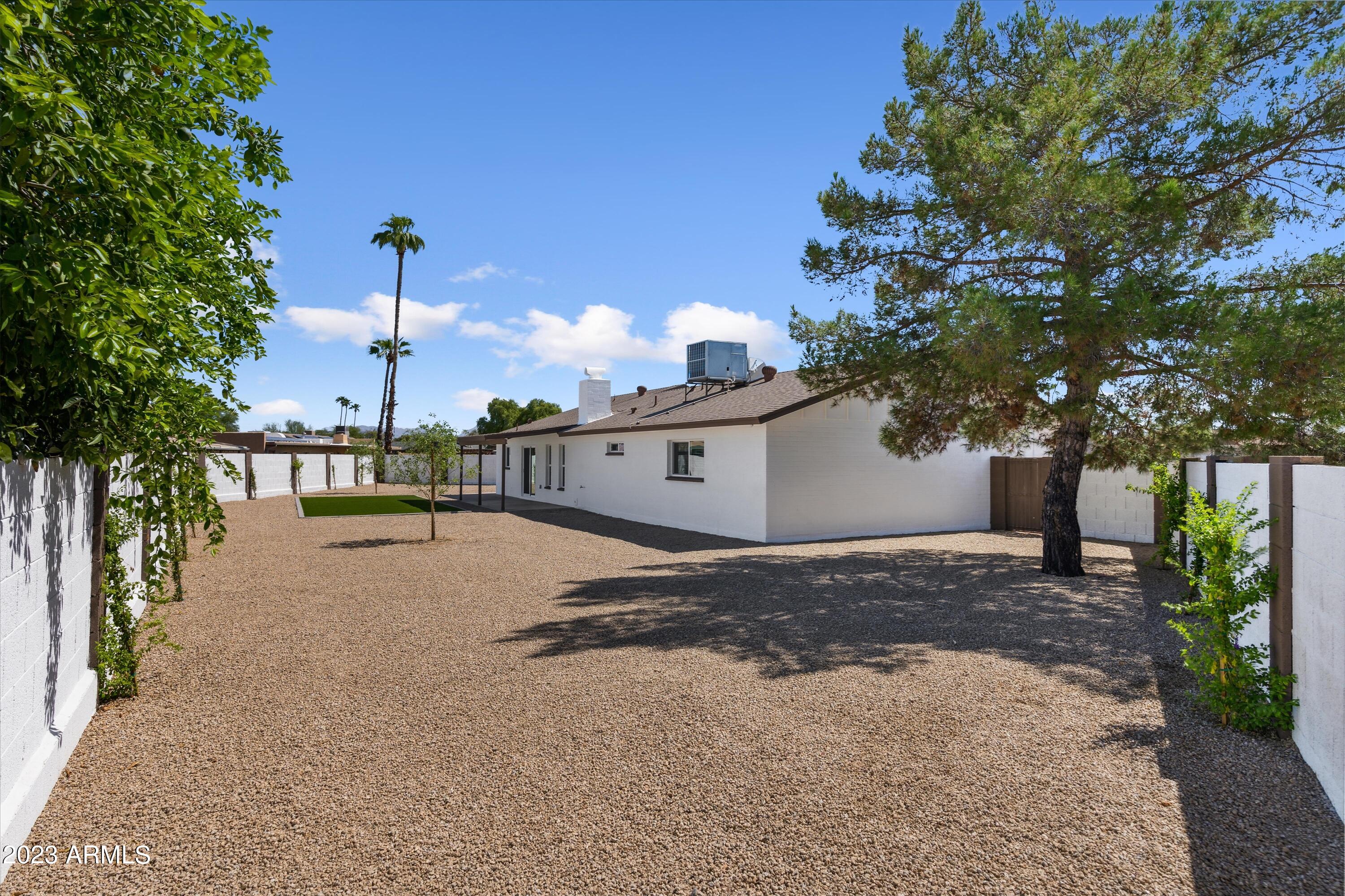3016 E MARILYN Road