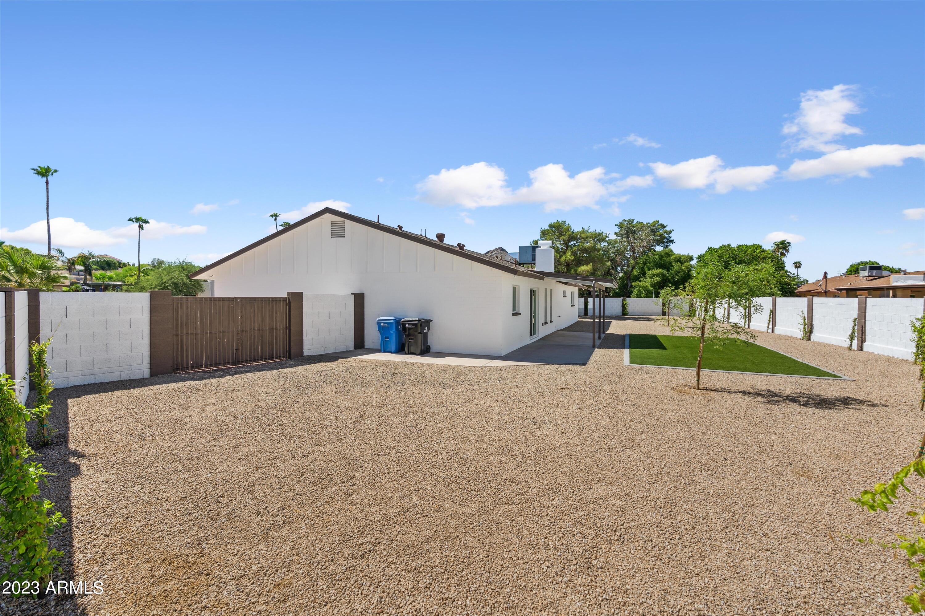 3016 E MARILYN Road