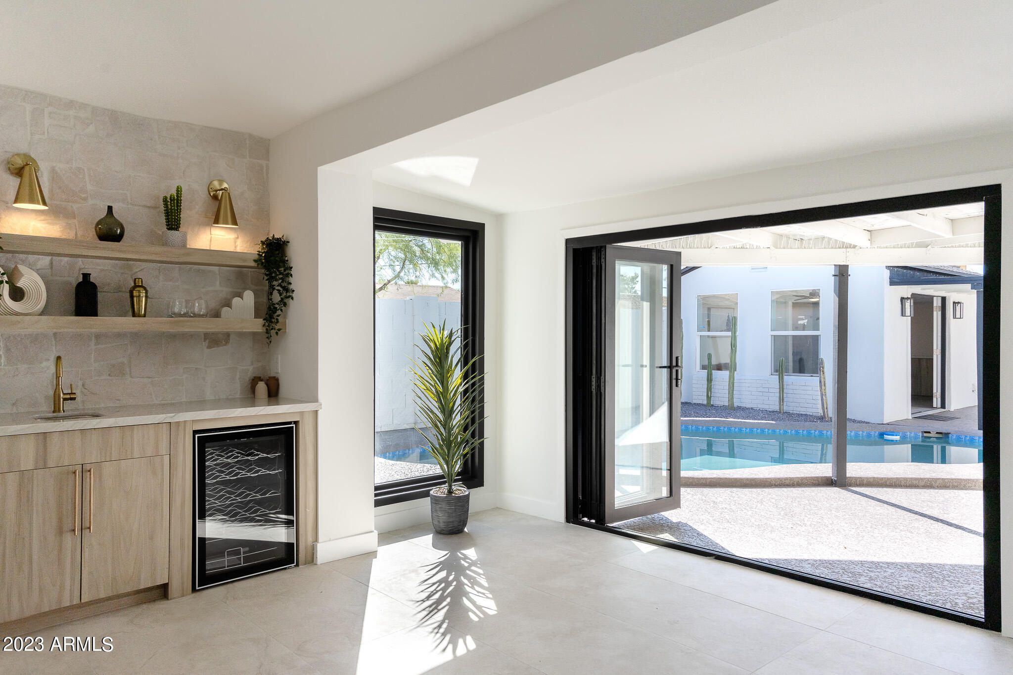 1333 E PALM Lane