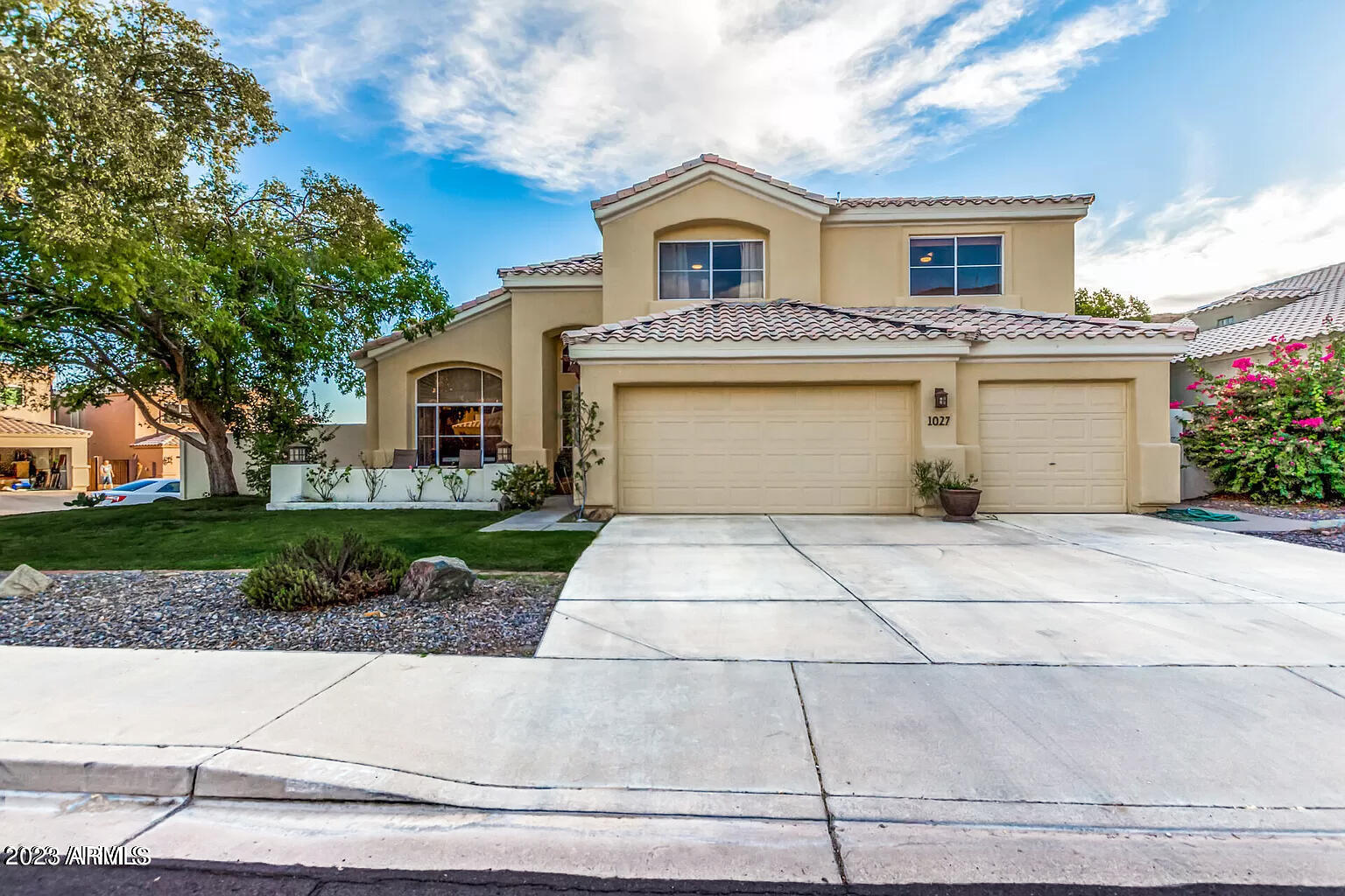 1027 E MOUNTAIN SAGE Drive