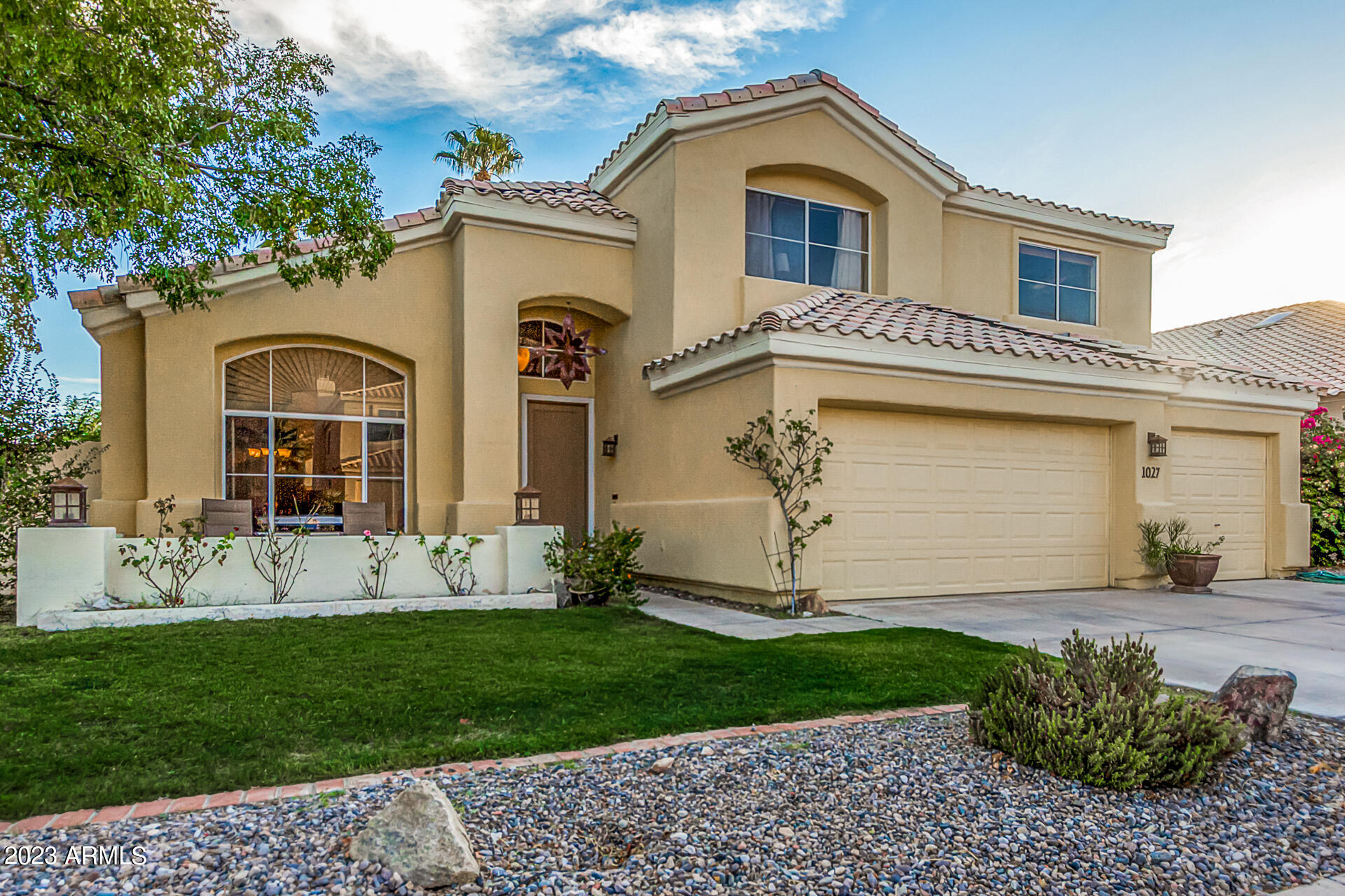 1027 E MOUNTAIN SAGE Drive