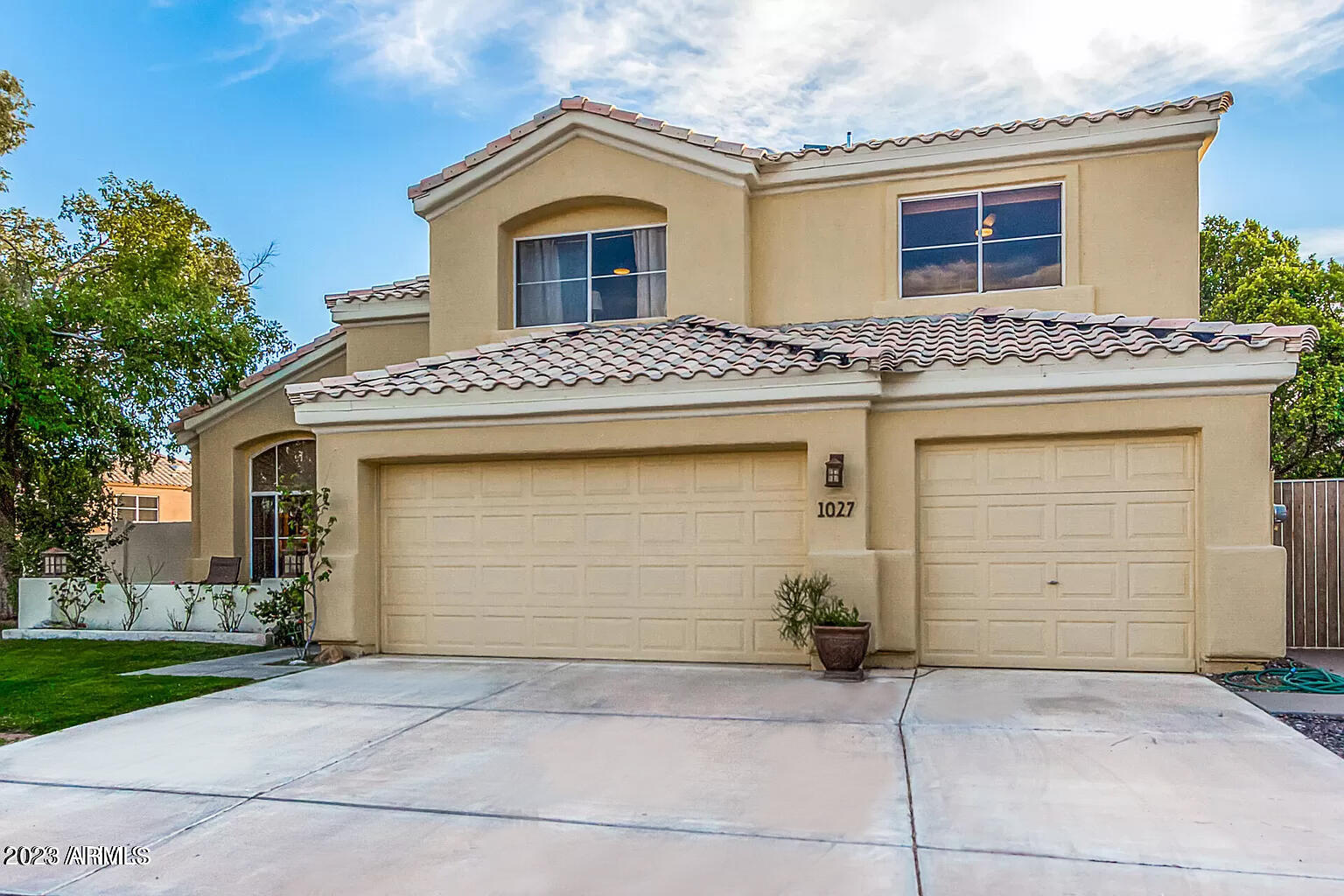 1027 E MOUNTAIN SAGE Drive