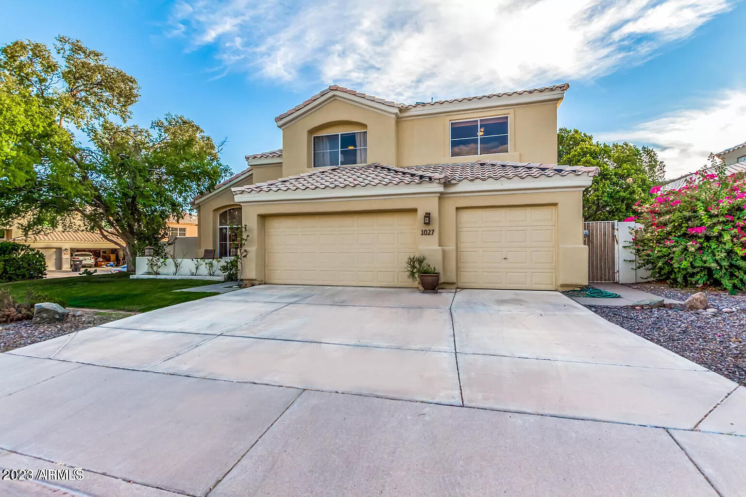1027 E MOUNTAIN SAGE Drive